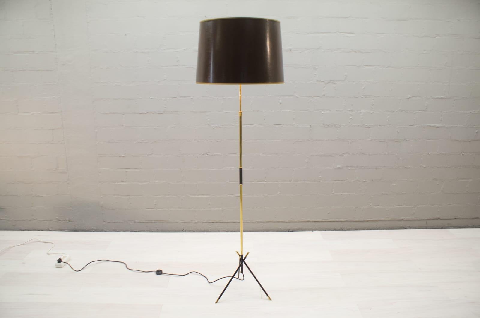 Hollywood Regency Elegant Italian Tripod Floor Lamp Stilnovo Attributed, 1950s