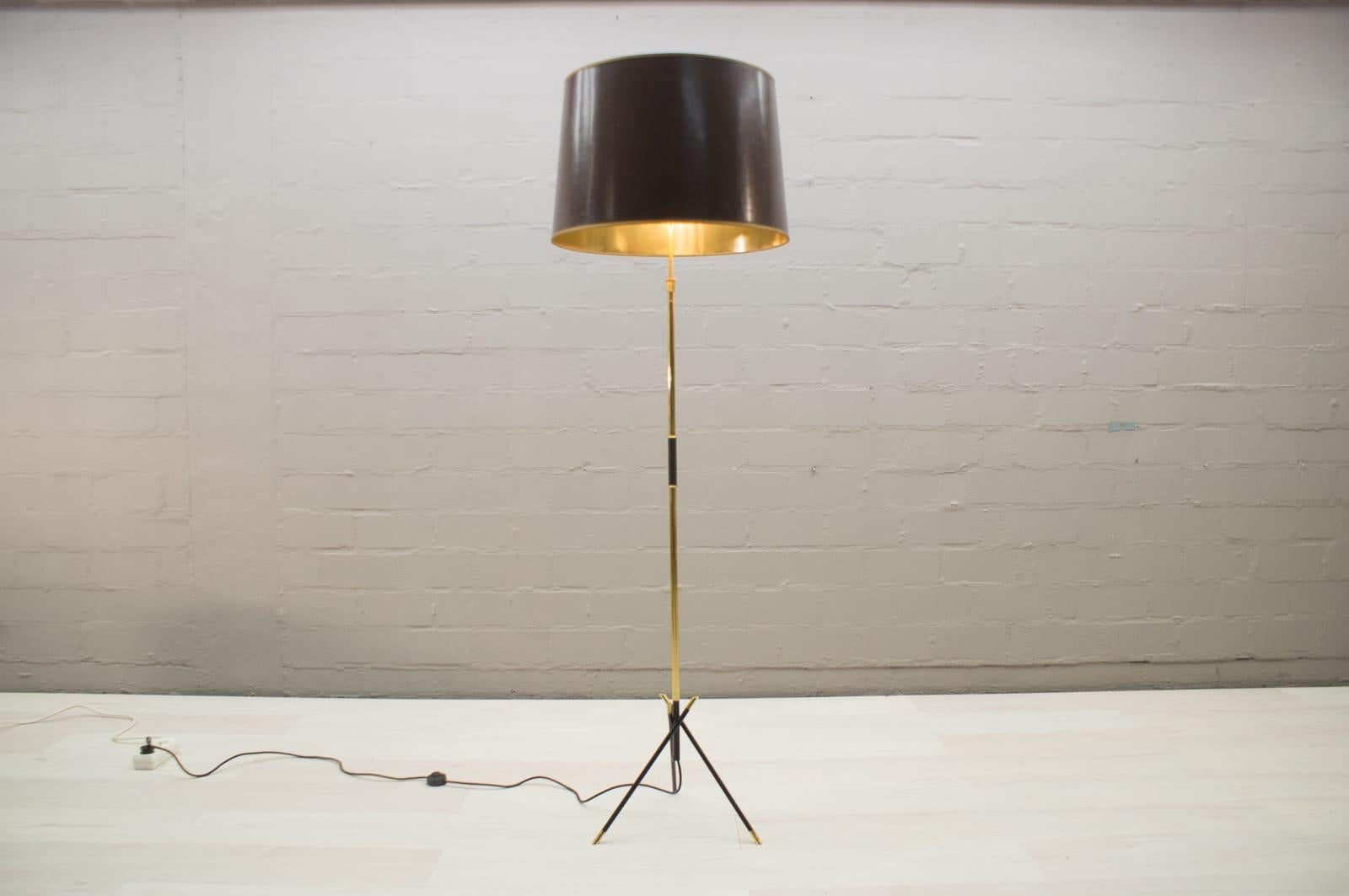 Elegant Italian Tripod Floor Lamp Stilnovo Attributed, 1950s In Good Condition In Nürnberg, Bayern