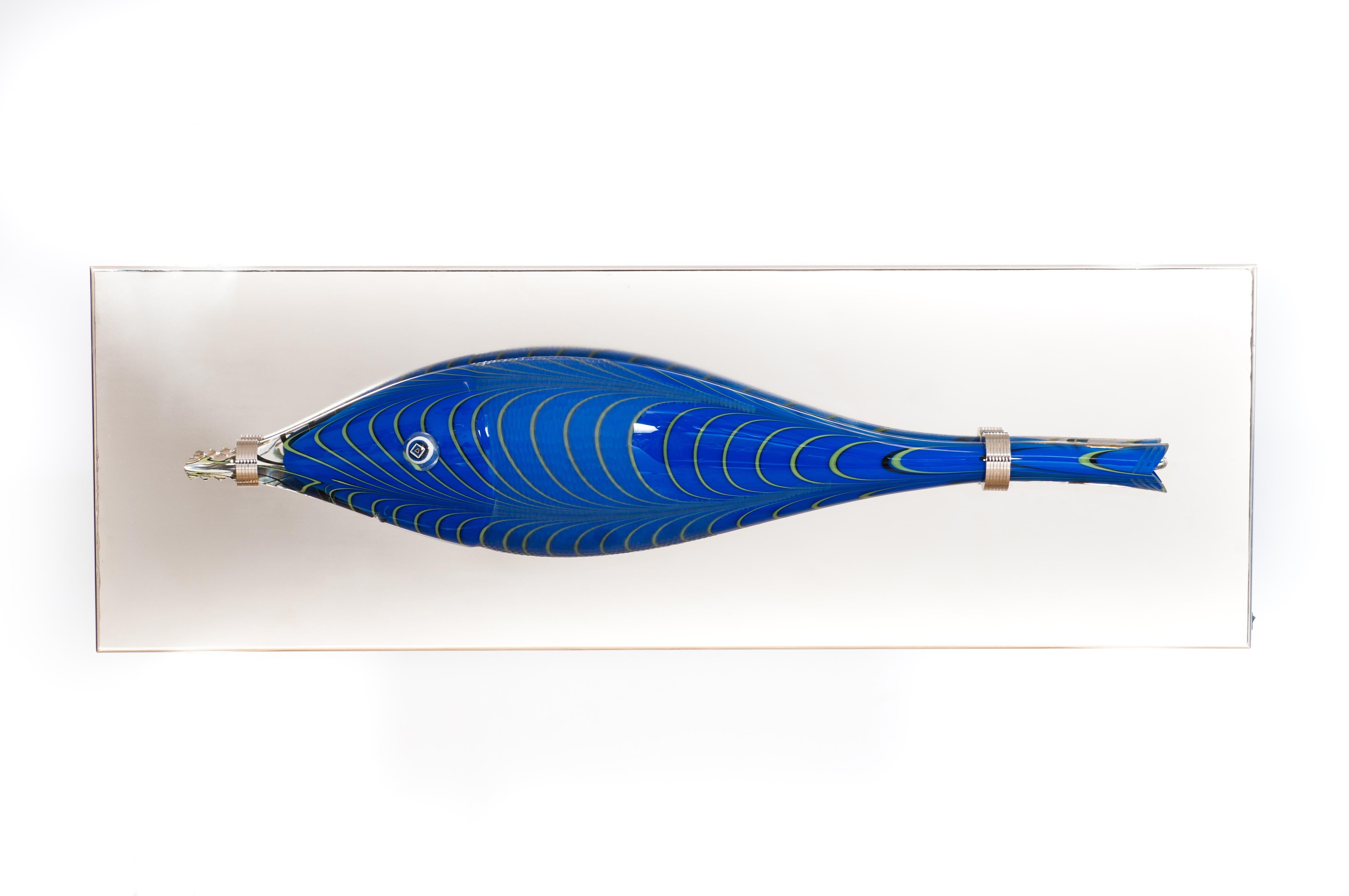 Elegant Italian Venetian blue wall lamp in Blue Murano glass 1990s Alberto Donà
This outstanding wall lamp was entirely handmade in blown Murano glass in the 1990s. The main body is one glass fish-shaped element with an intense blue color,