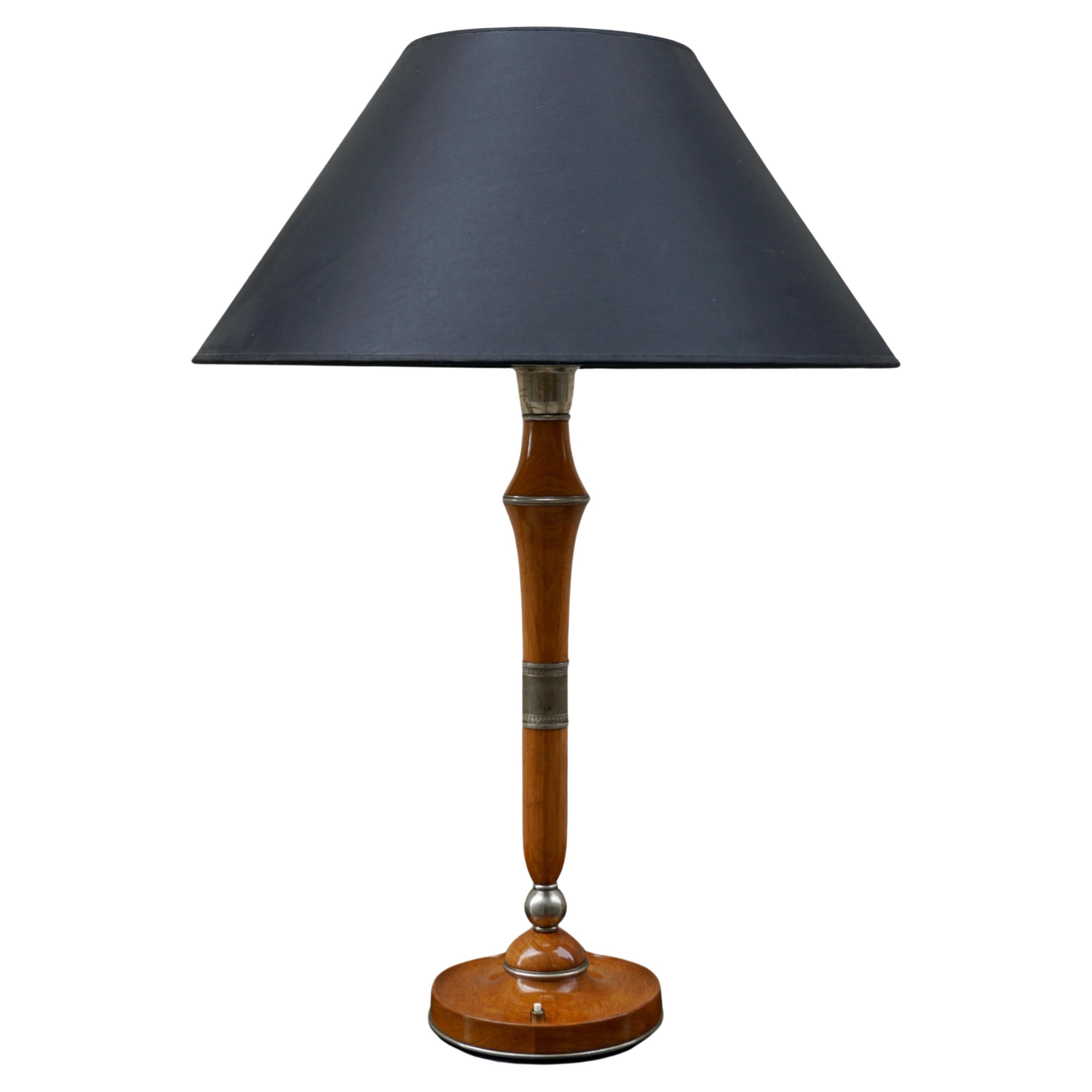 Wonderful vintage mid century modern table lamp with a sculpted wooden body.

Shade shown are for demonstration purposes only.