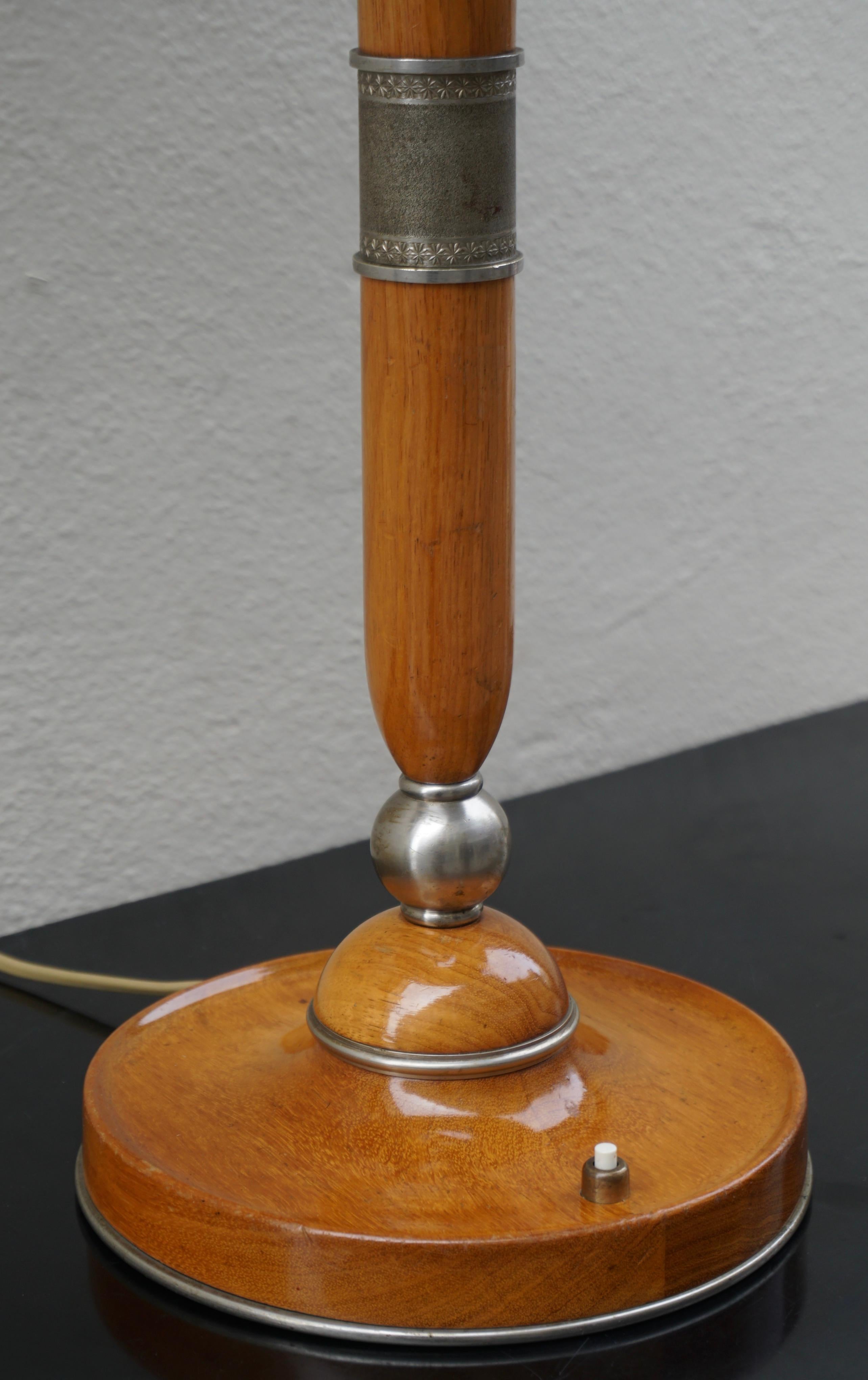 Hollywood Regency Elegant Italian Wooden Table Lamp For Sale