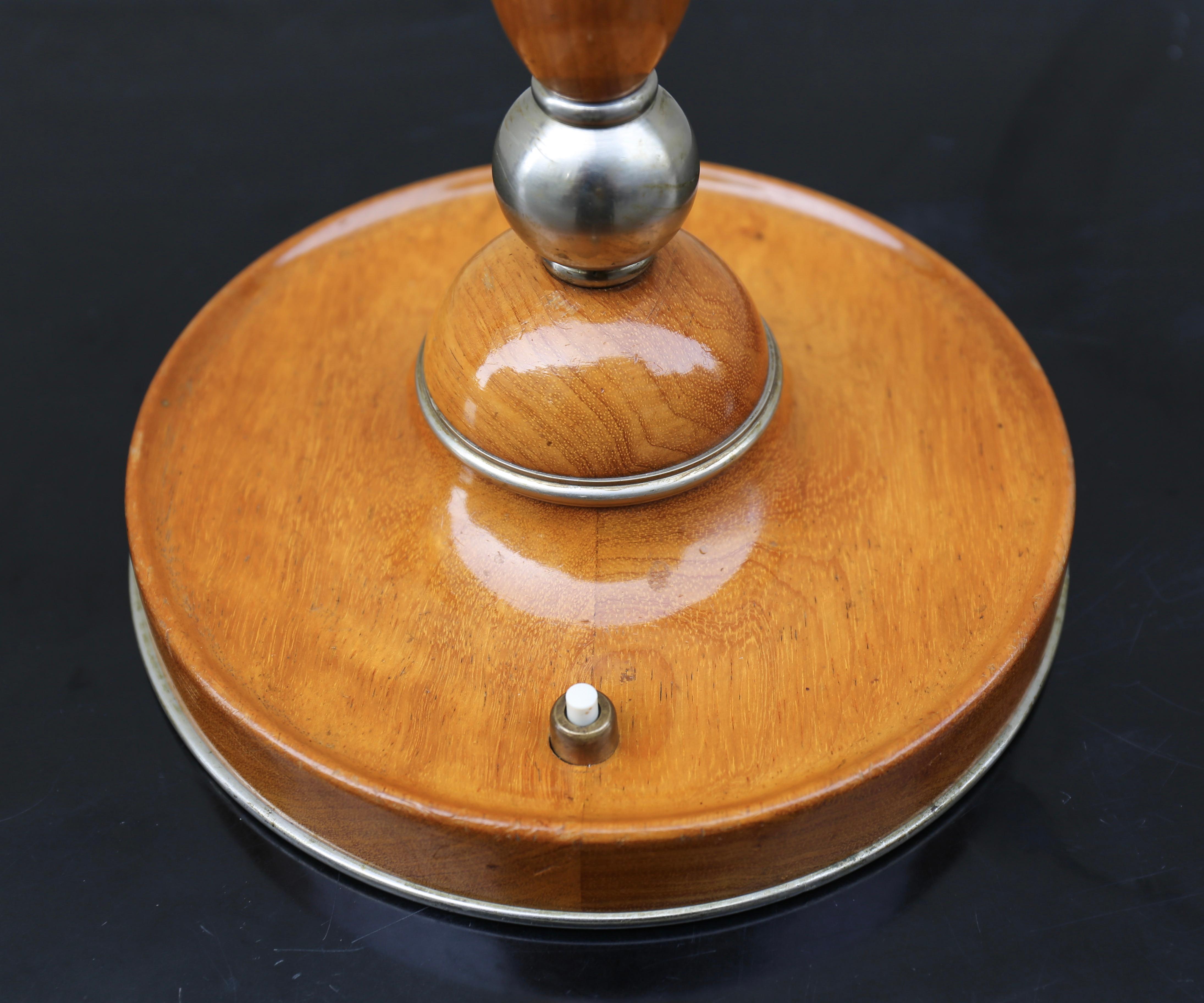 Metal Elegant Italian Wooden Table Lamp For Sale