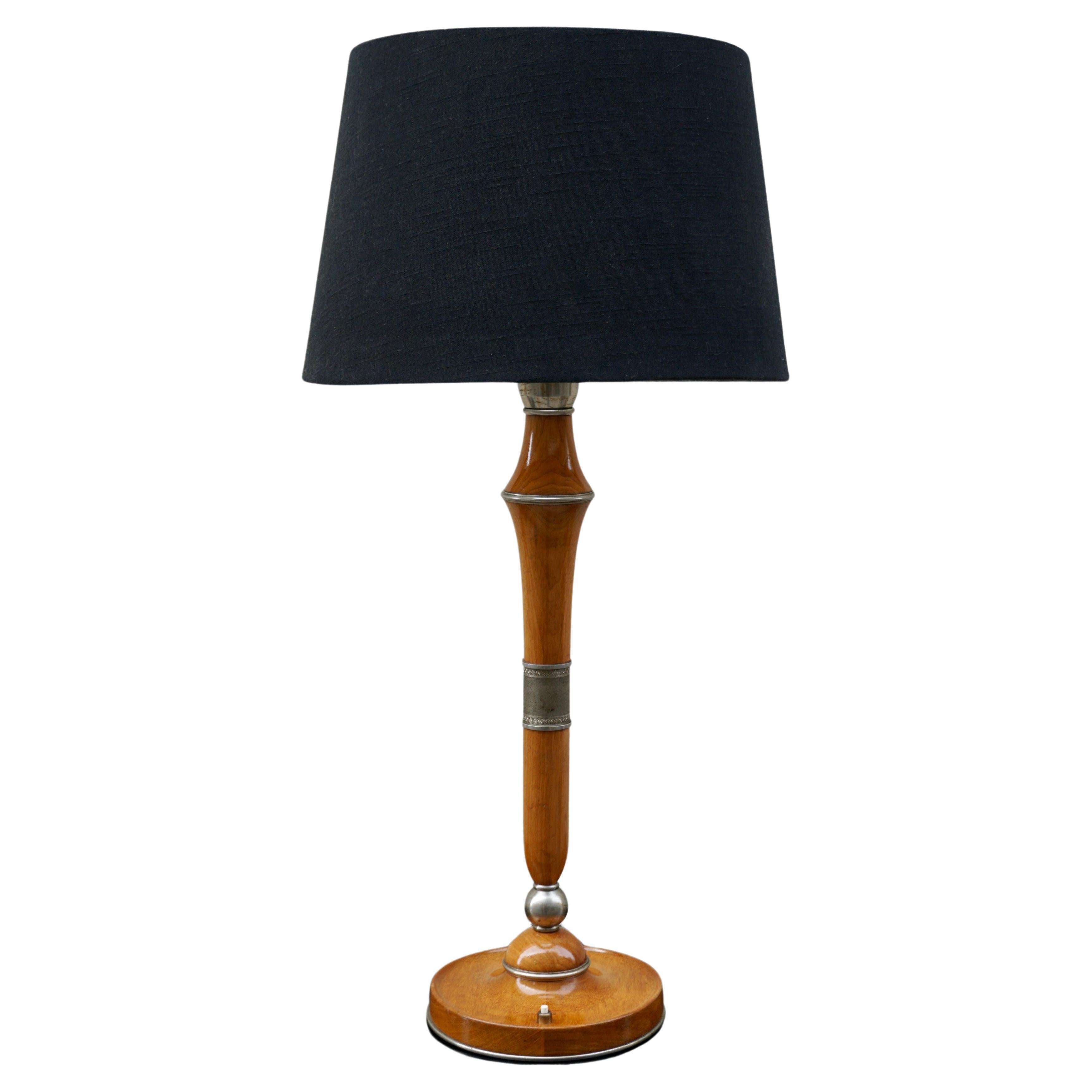 Elegant Italian Wooden Table Lamp For Sale