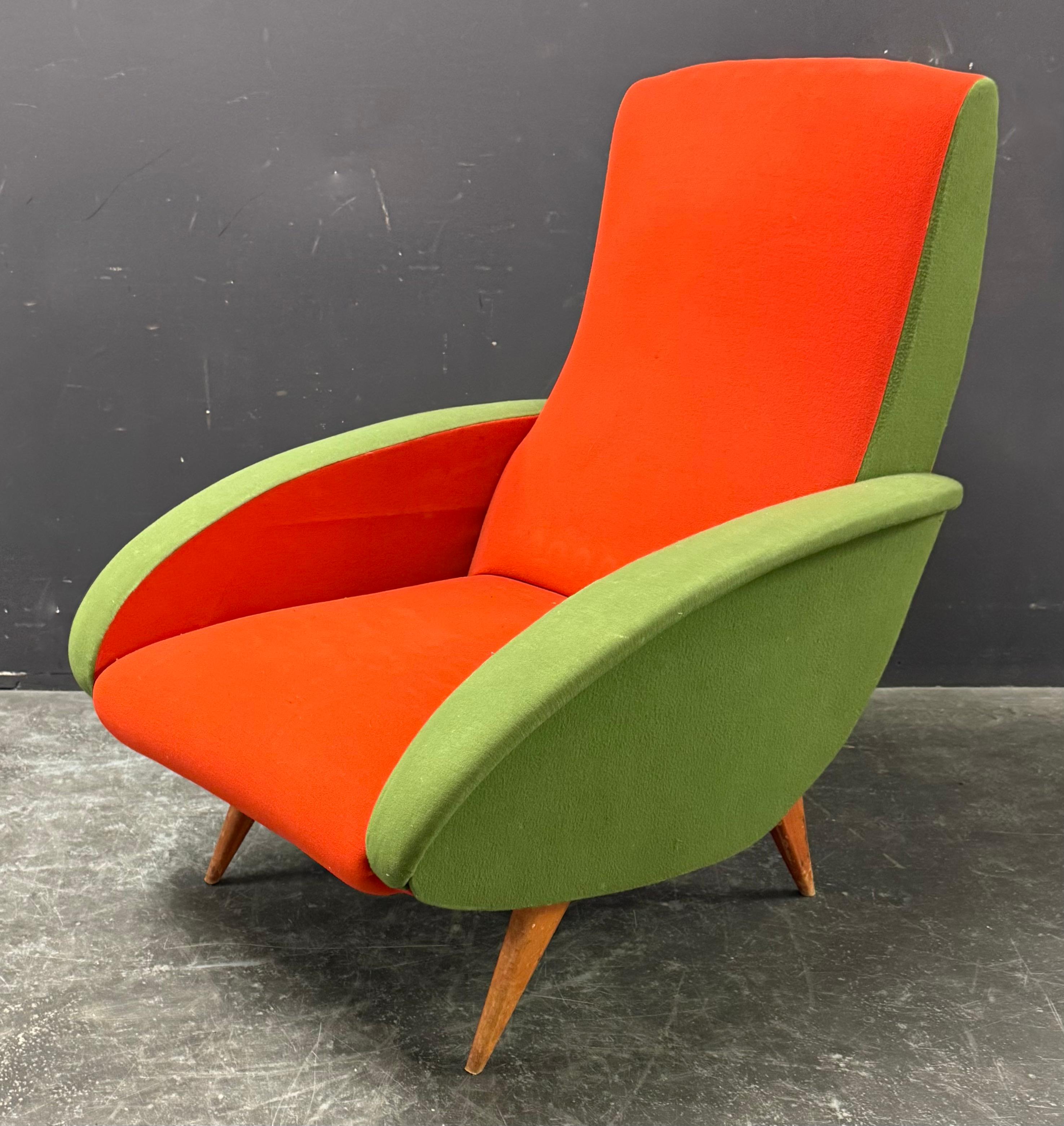 Mid-Century Modern élégante chaise longue italienne. en vente