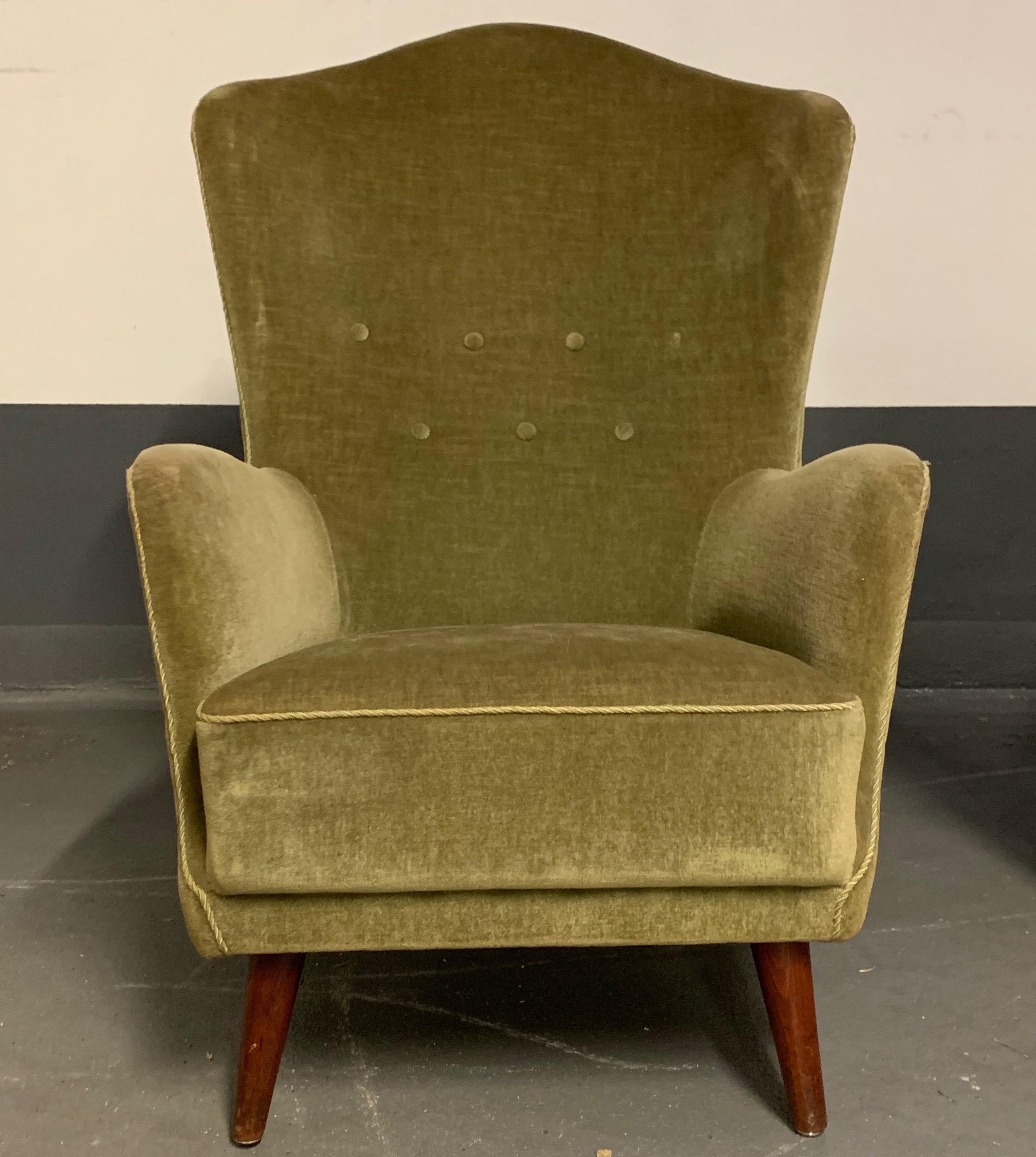 Mid-20th Century Elegant Italian Lounge Chair