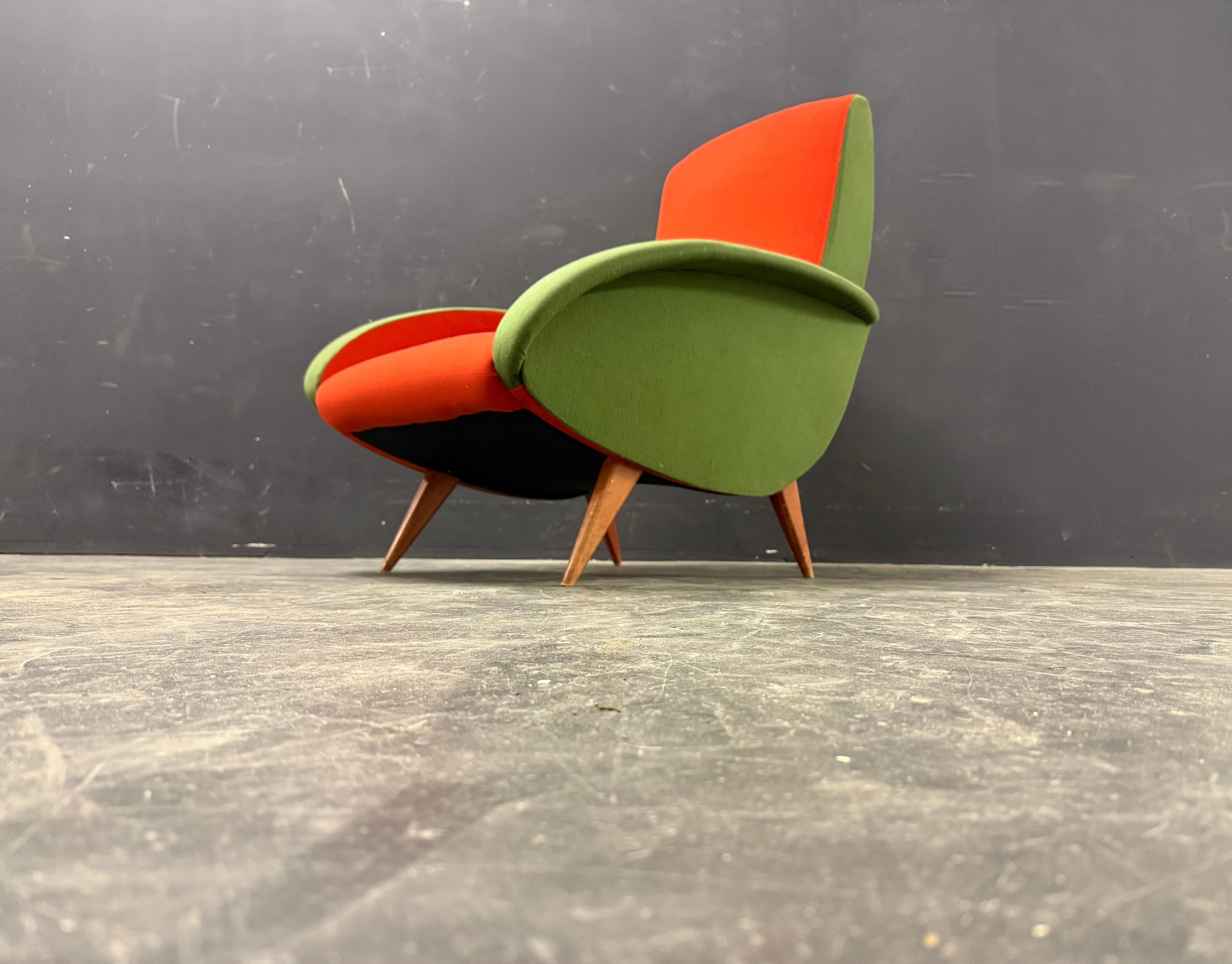 Tissu élégante chaise longue italienne. en vente