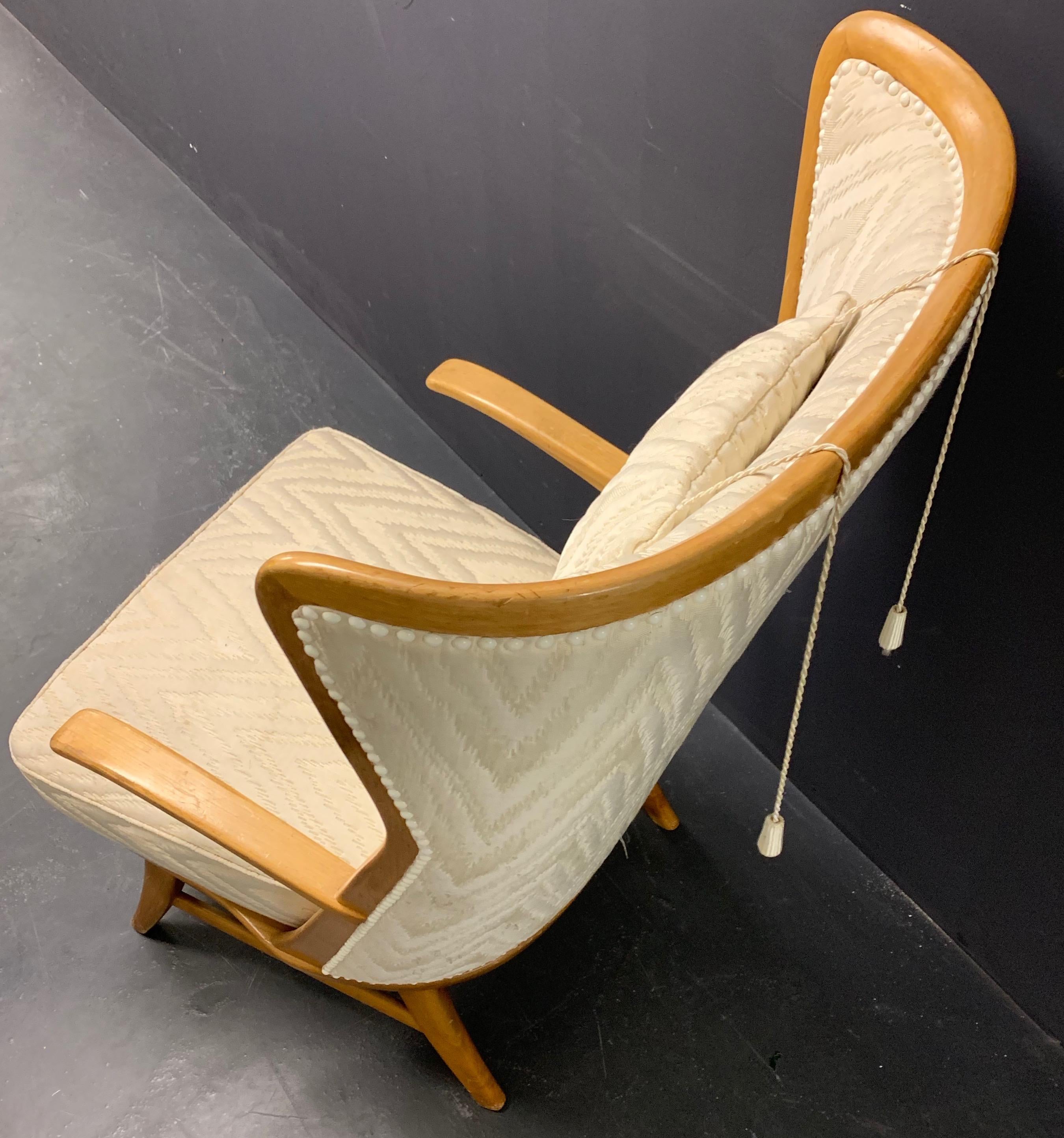 Elegant Italian Lounge Chair 1