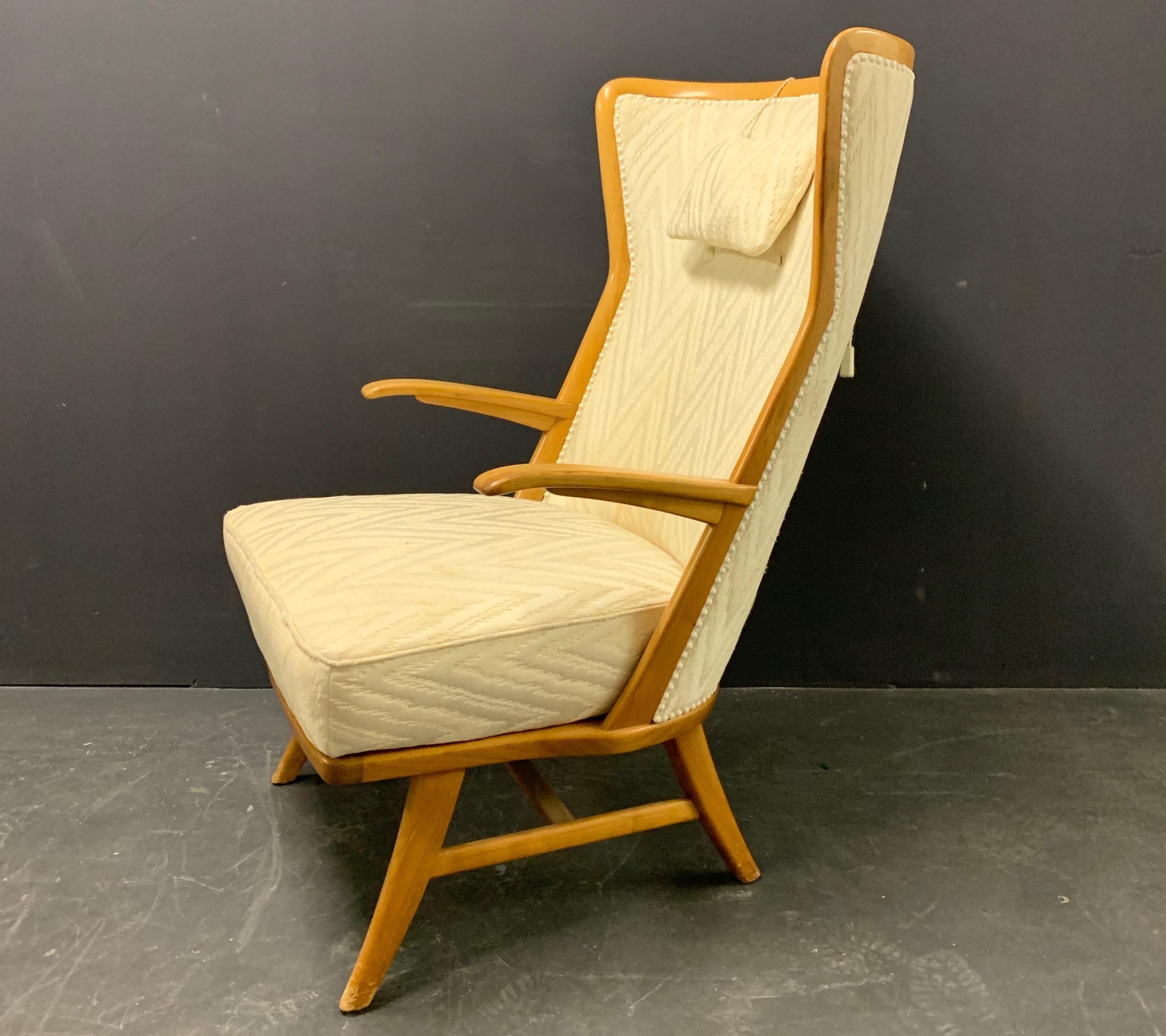 Elegant Italian Lounge Chair 3