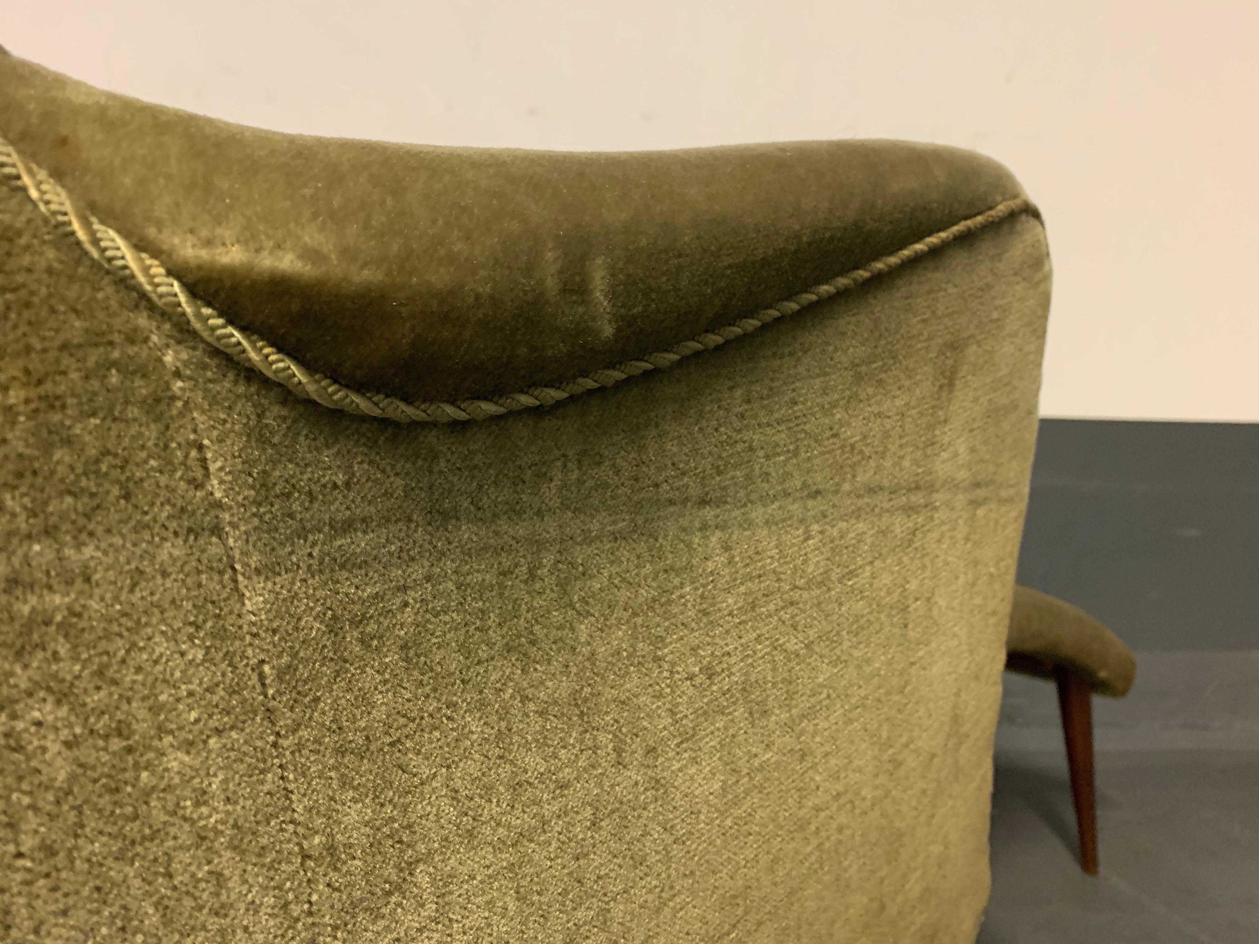 Mid-Century Modern Elegant Italien Lounge Chair with Stool