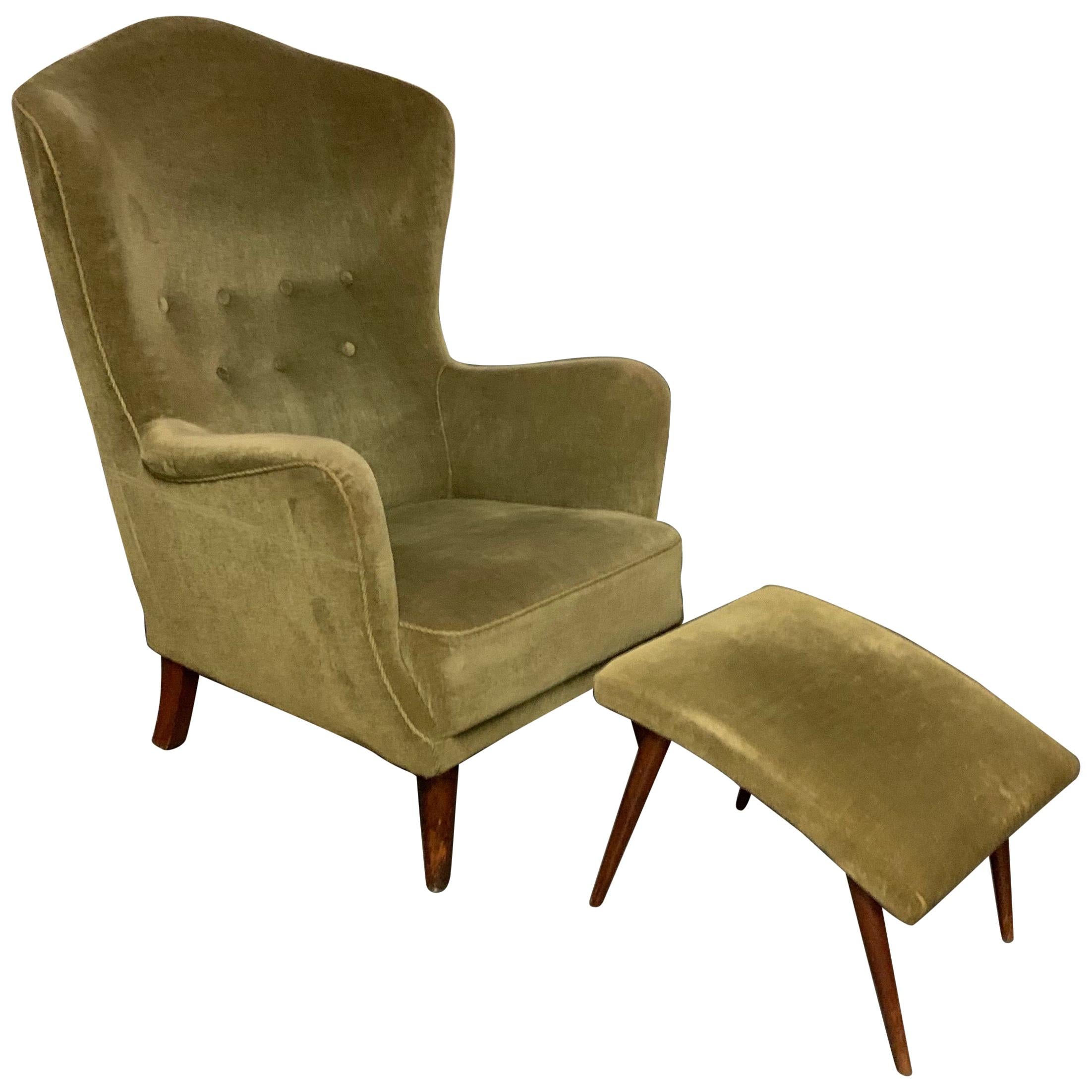 Elegant Italien Lounge Chair with Stool