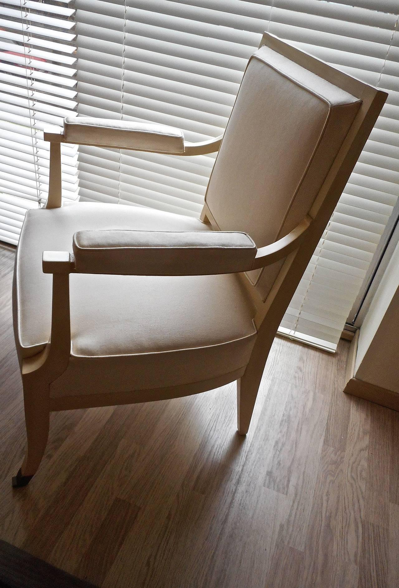 Elegant J. Quinet Ivory Lacquer Armchair, France 1948 In Good Condition In Brussels, BE