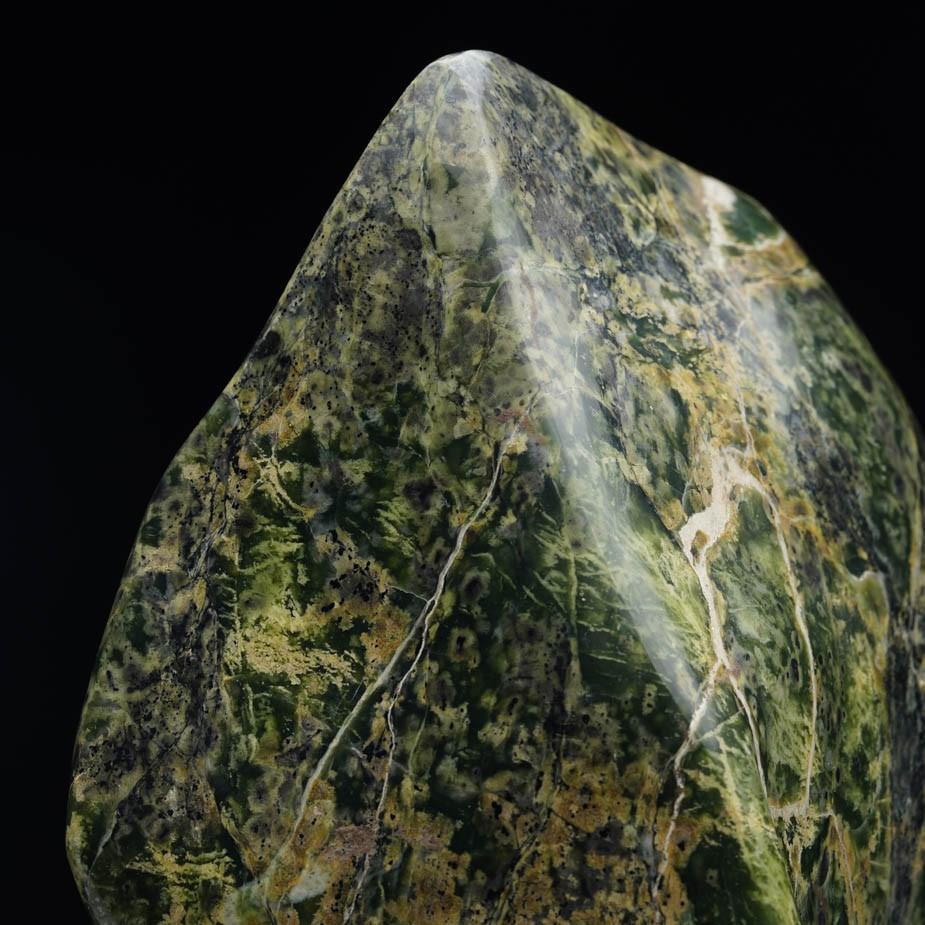 Crystal Elegant Jade Freeform Sculpture from Pakinstan For Sale