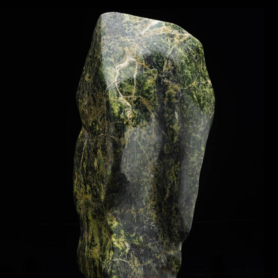 Elegant Jade Freeform Sculpture from Pakinstan For Sale 1