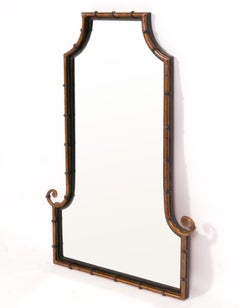 Elegante specchio in finto bambù in stile James Mont 41,5" H. x 29" L.