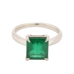 Elegant Japanese Emerald-Cut Ring in Platinum