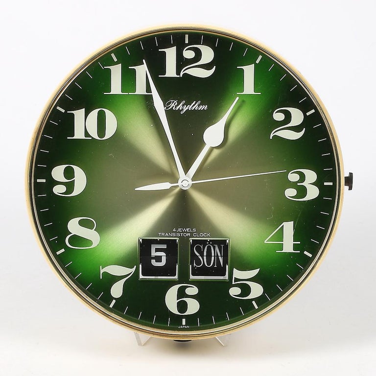 Elegant Japanese Rhythm Electric Wall Clock In Excellent Condition For Sale In Vienna, AT