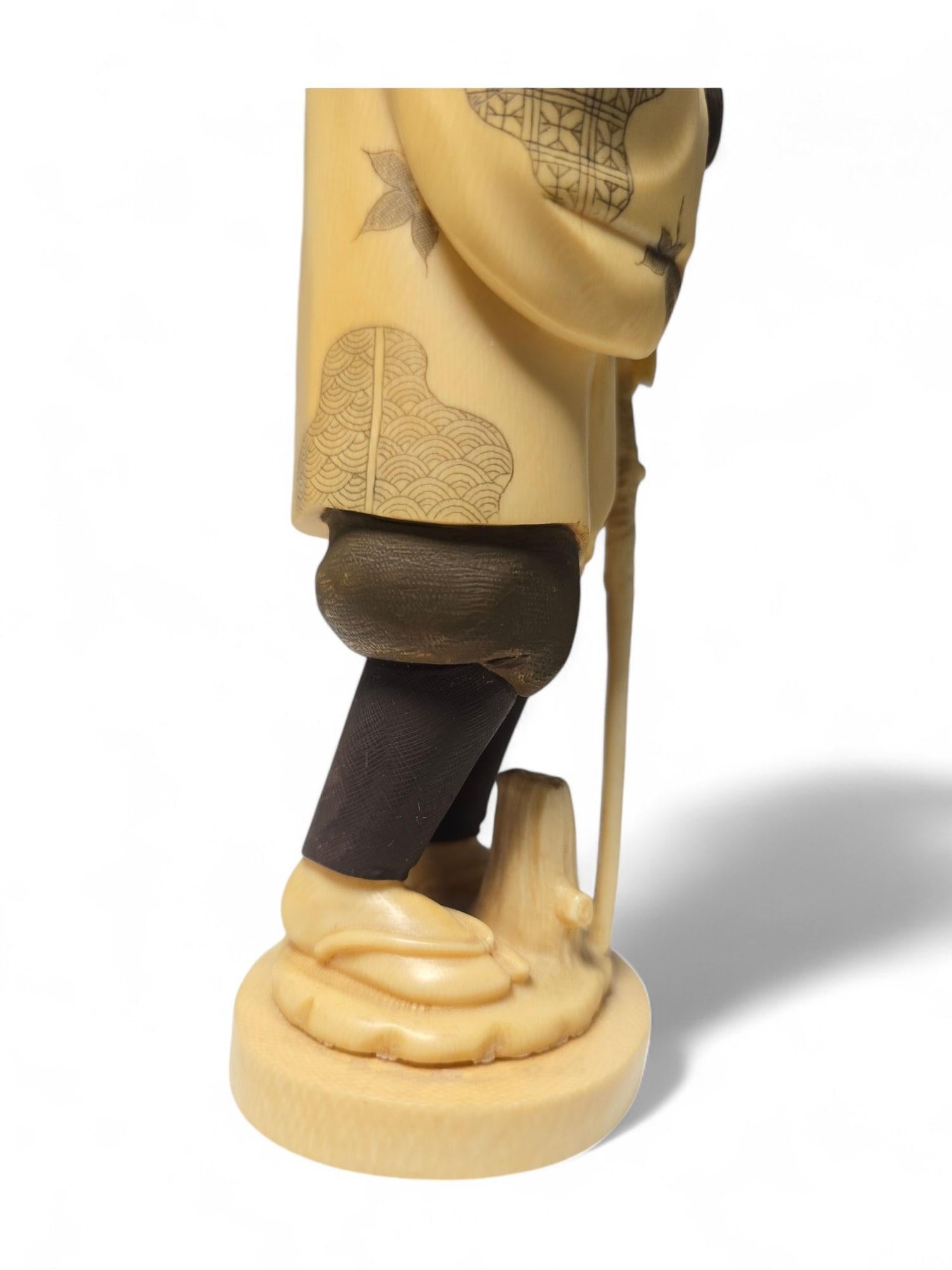 Elegante japanische Skulptur aus den frühen 1900er Jahren im Angebot 5