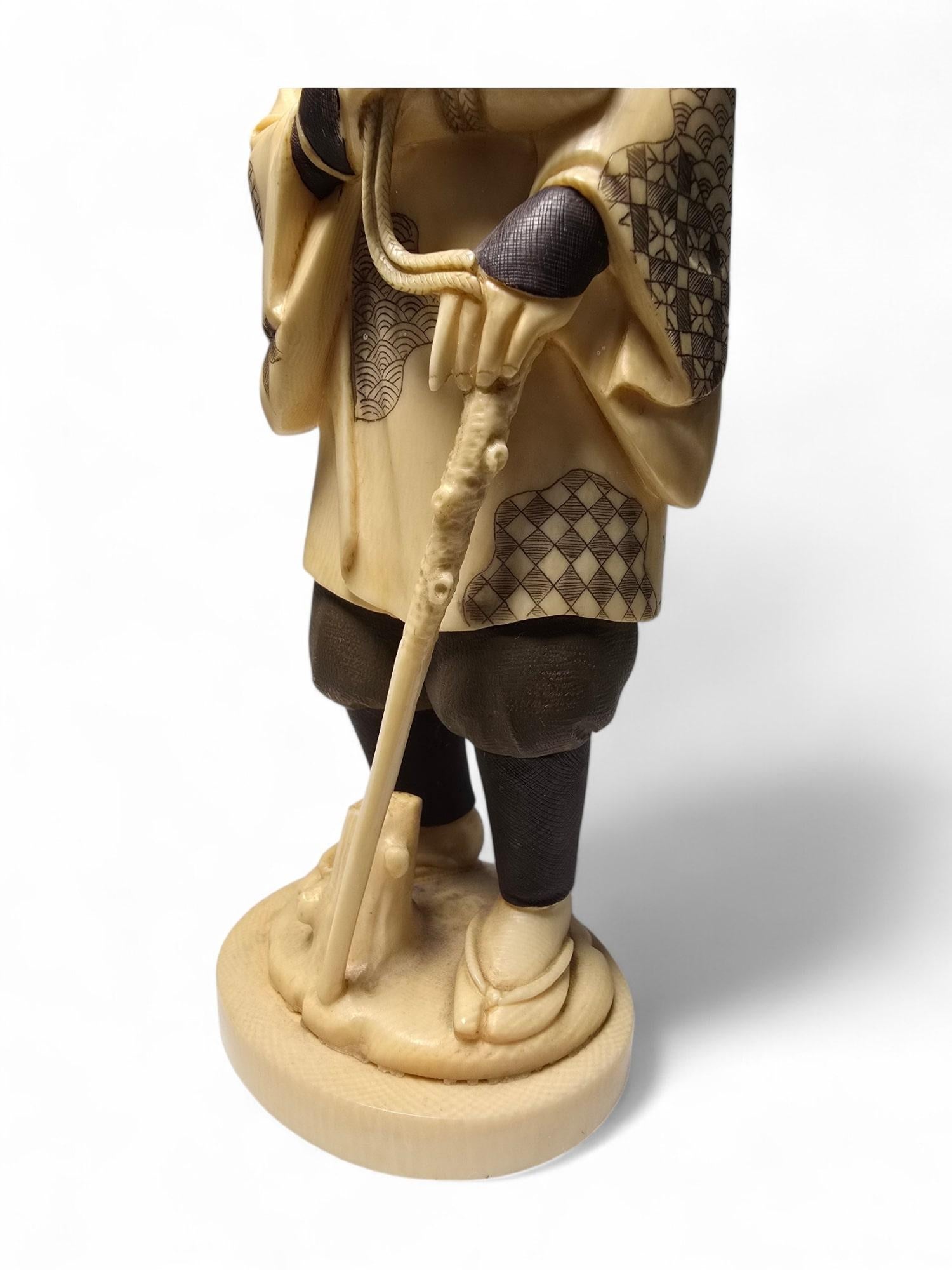 Elegante japanische Skulptur aus den frühen 1900er Jahren im Angebot 10
