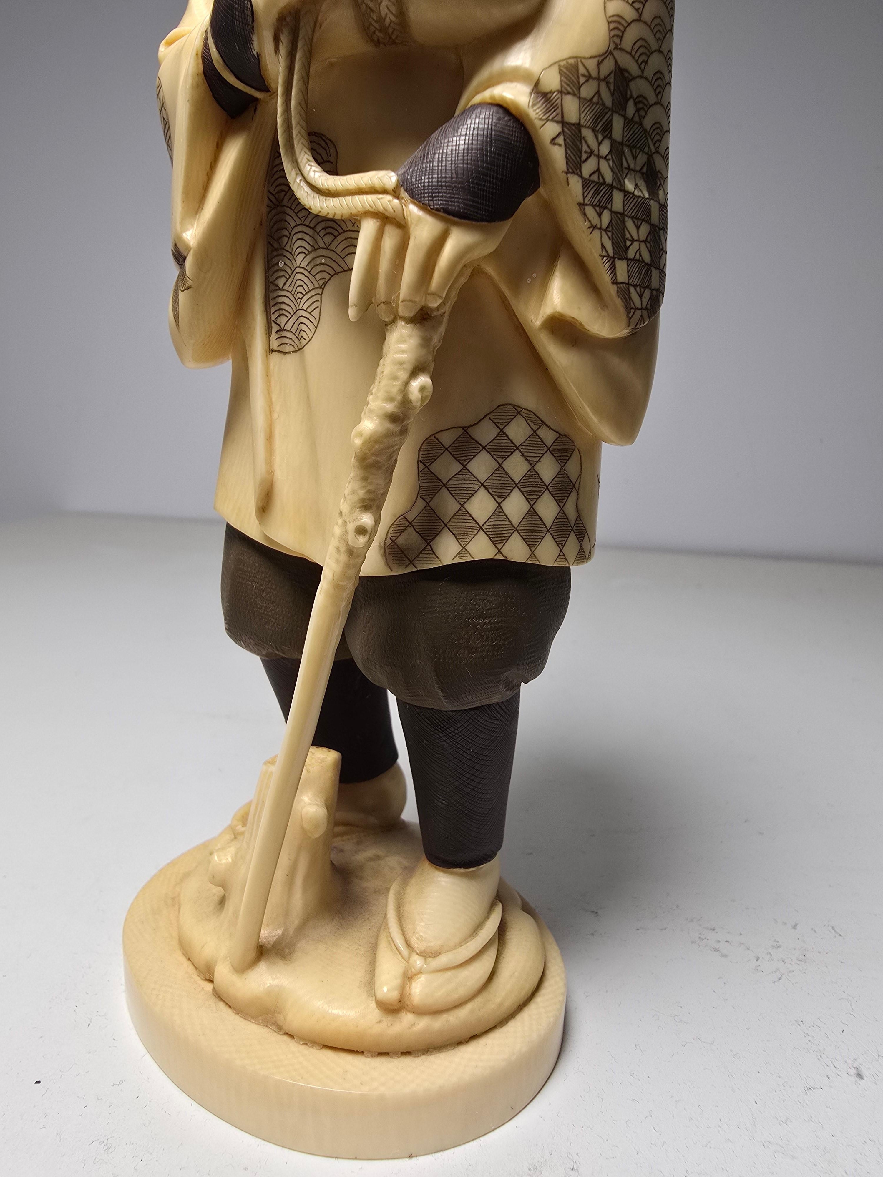 Elegante japanische Skulptur aus den frühen 1900er Jahren im Zustand „Gut“ im Angebot in Madrid, ES
