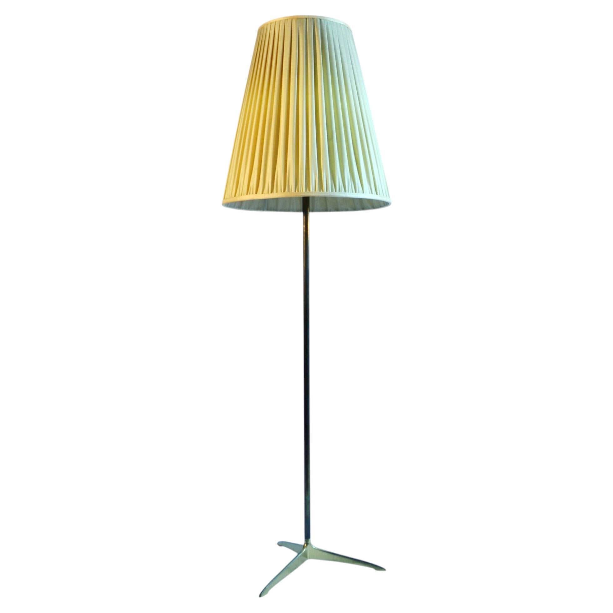 Elegante lámpara de pie Kalmar de latón y seda, estilo Mid-Century Modern, década de 1950