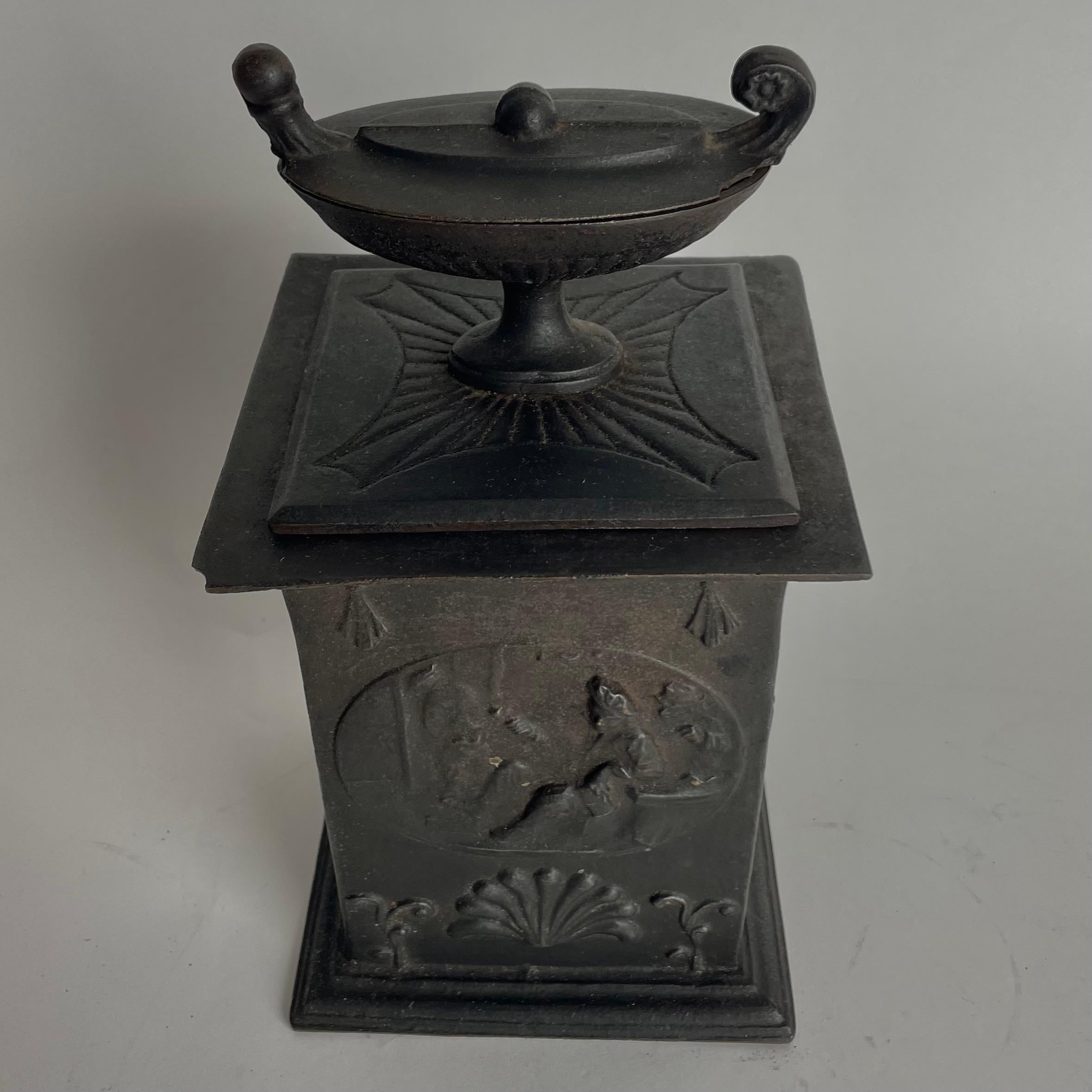 Élégant coffret à tabac Karl Johan en fonte de Hellefors Bruk, Suède, daté de 1838 Bon état - En vente à Knivsta, SE