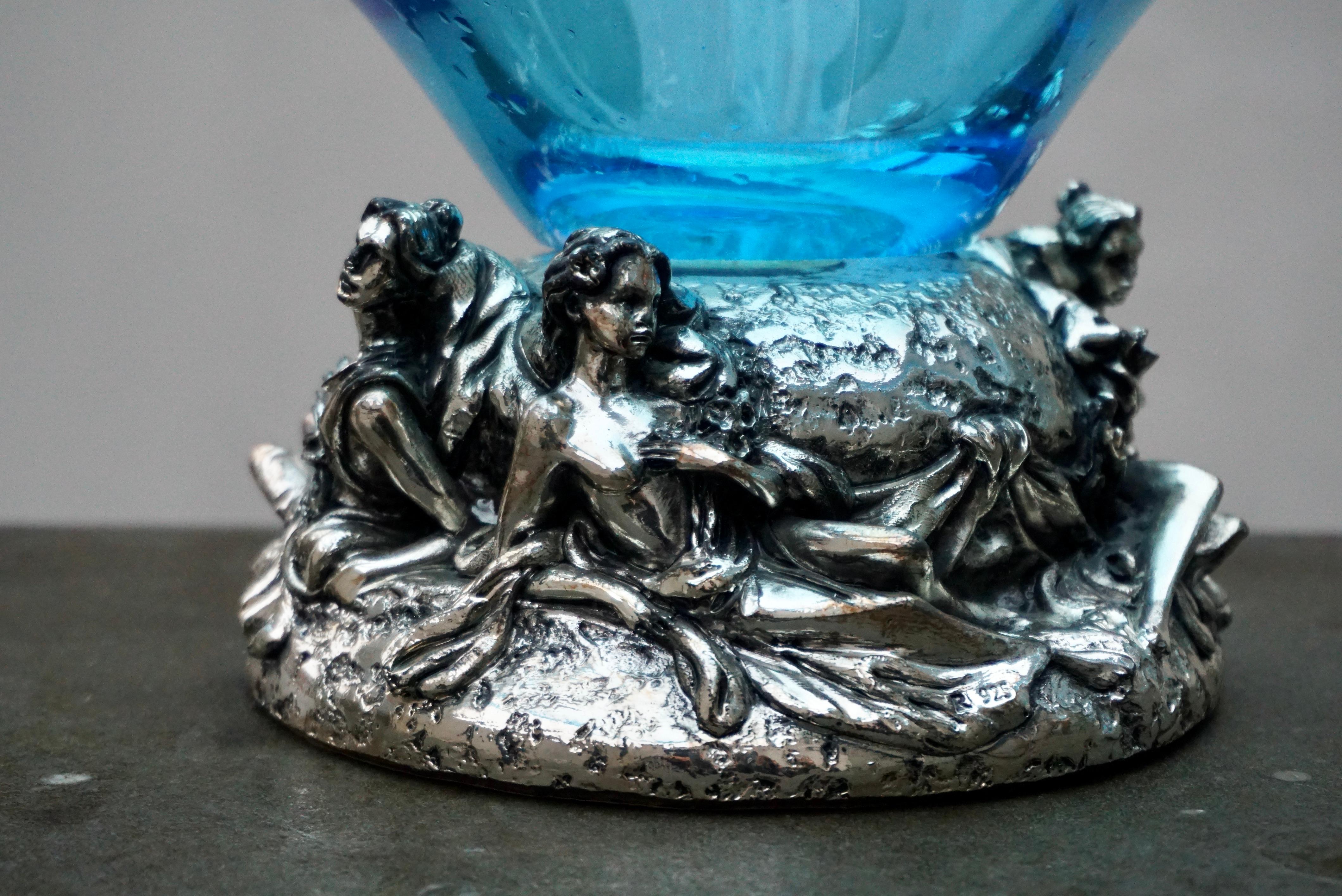 Elegant La Meridiana Murano Glass Bowl on Silver Base with 4 Relaxing Woman For Sale 1