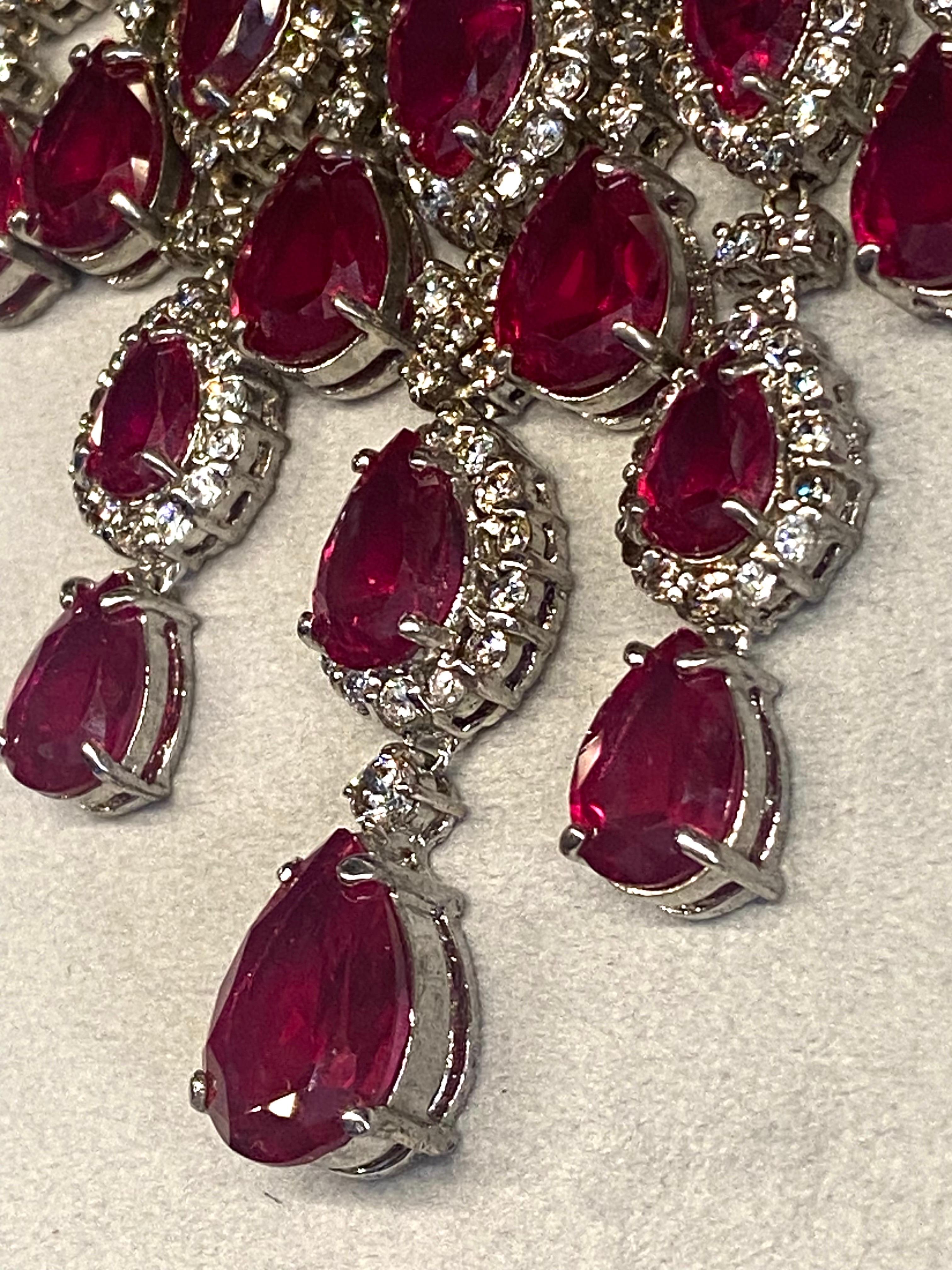 Elegante Rubin & CZ Teardrop Statement-Halskette aus dem Labor im Angebot 5