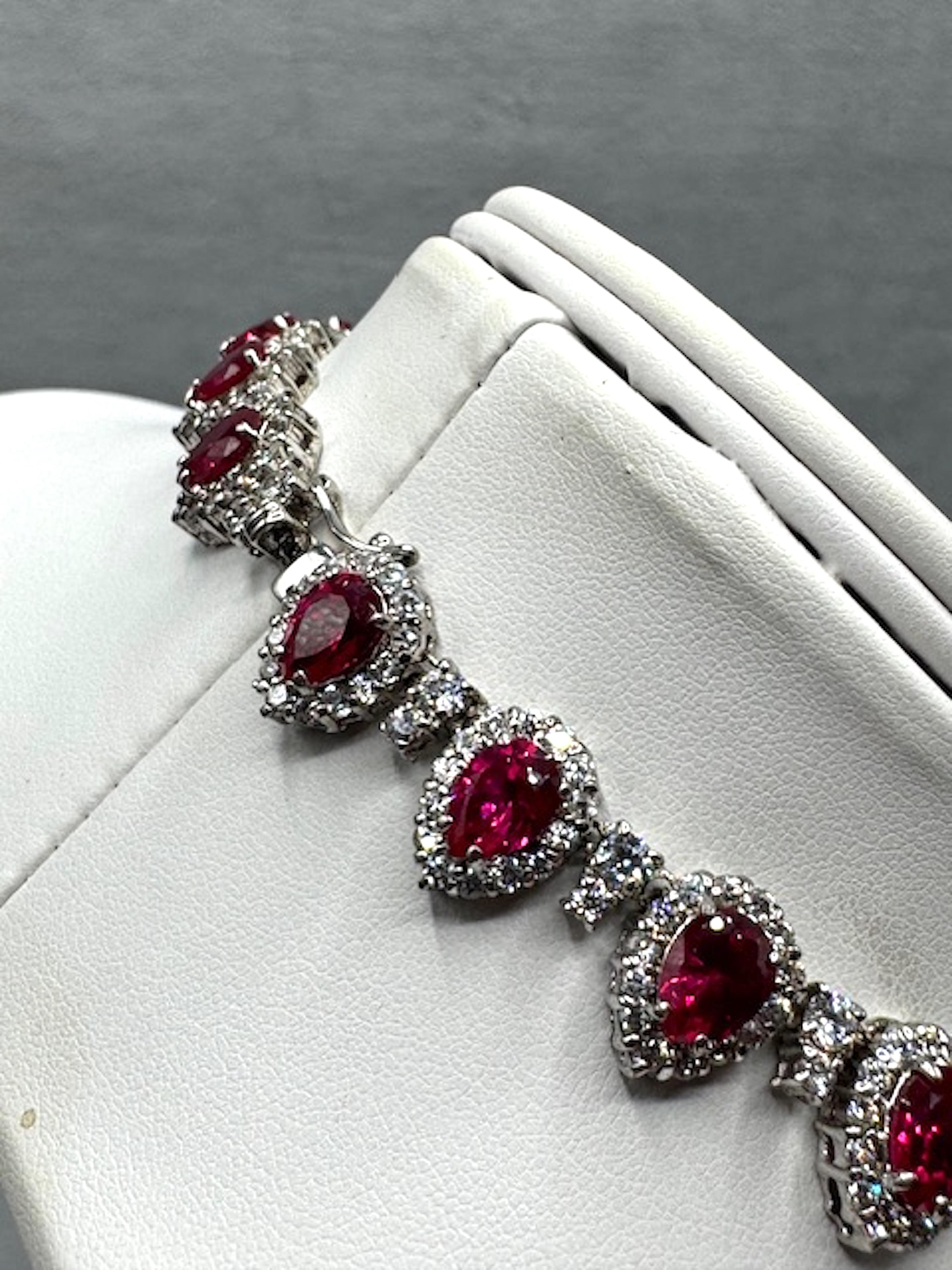 Elegante Rubin & CZ Teardrop Statement-Halskette aus dem Labor im Angebot 10