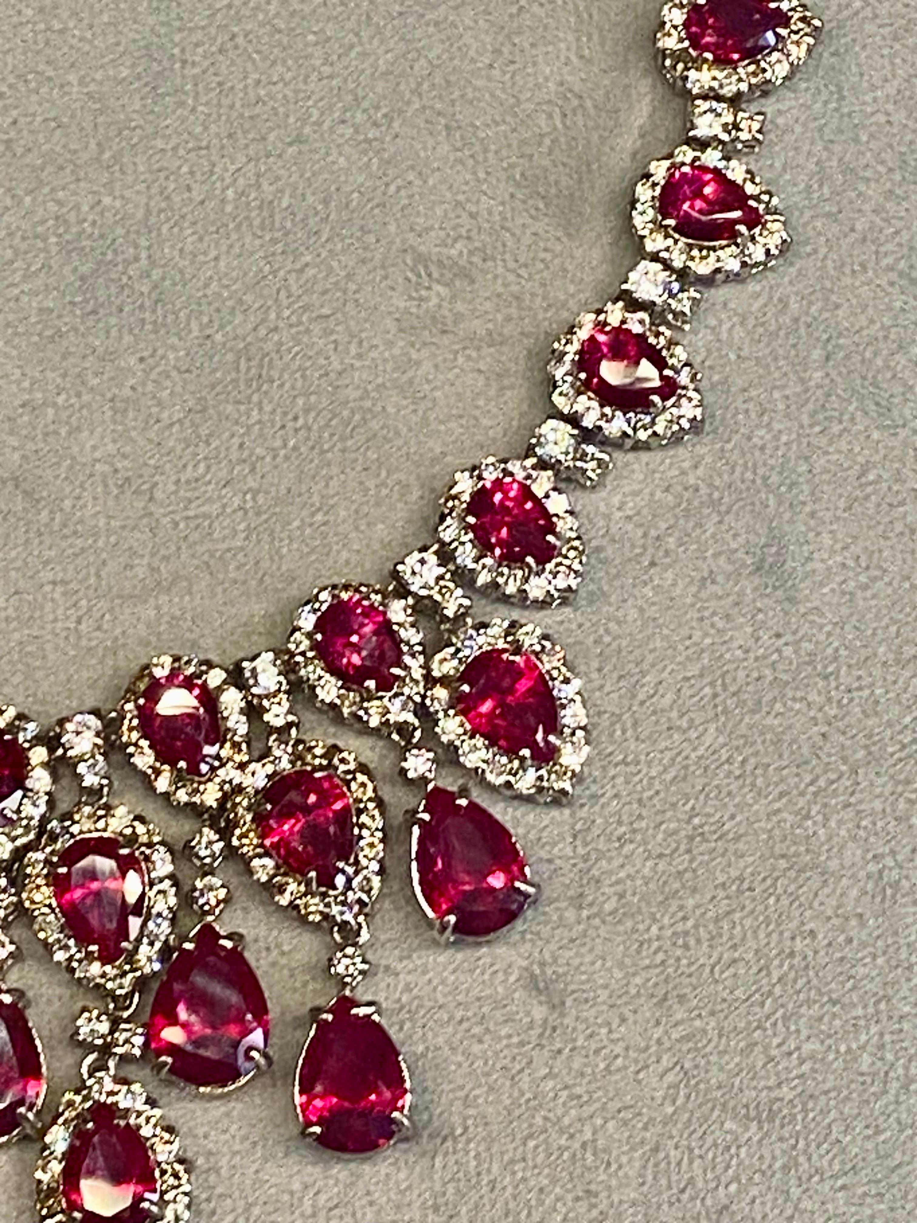 Elegante Rubin & CZ Teardrop Statement-Halskette aus dem Labor im Angebot 1