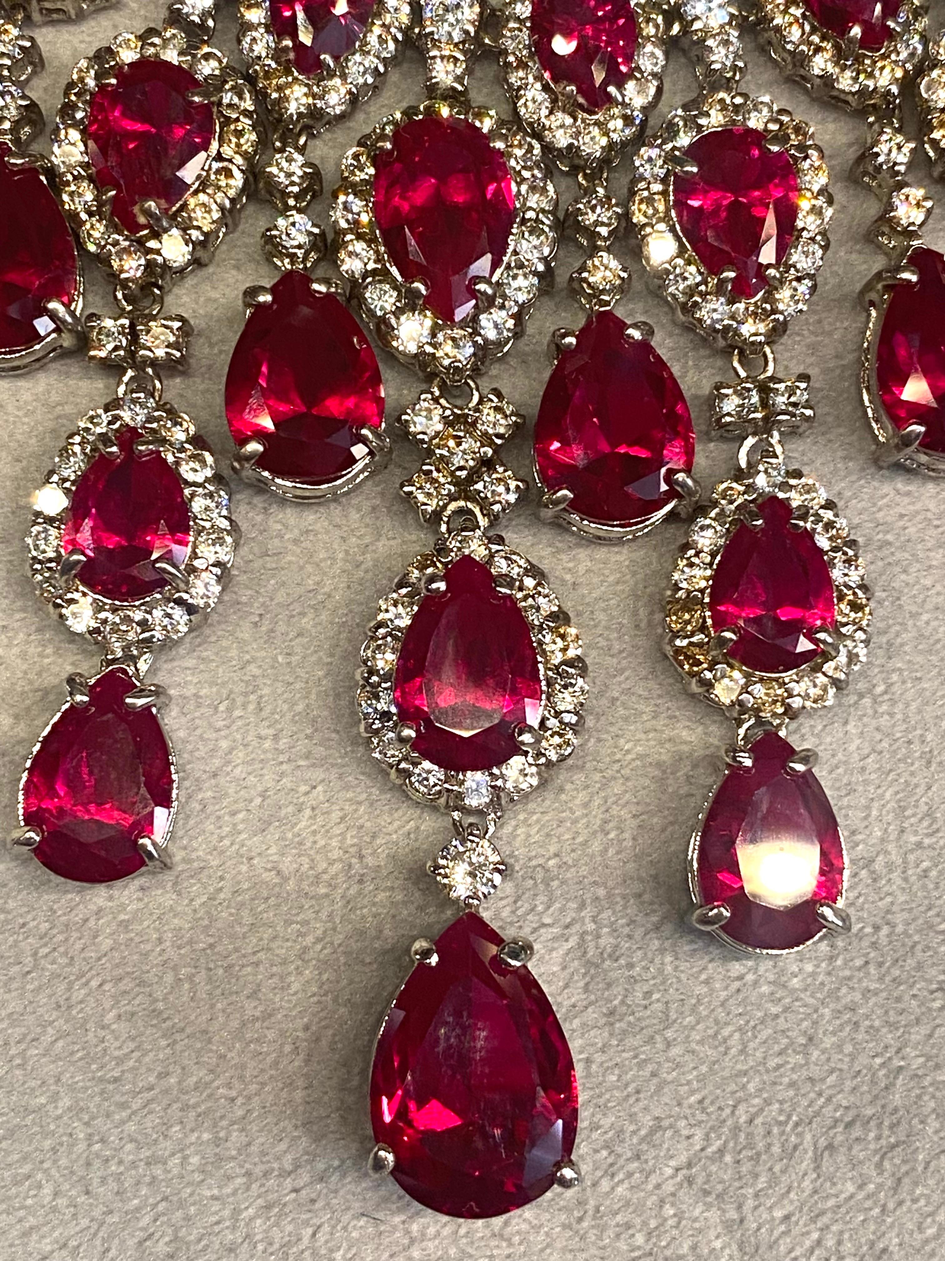 Elegante Rubin & CZ Teardrop Statement-Halskette aus dem Labor im Angebot 3