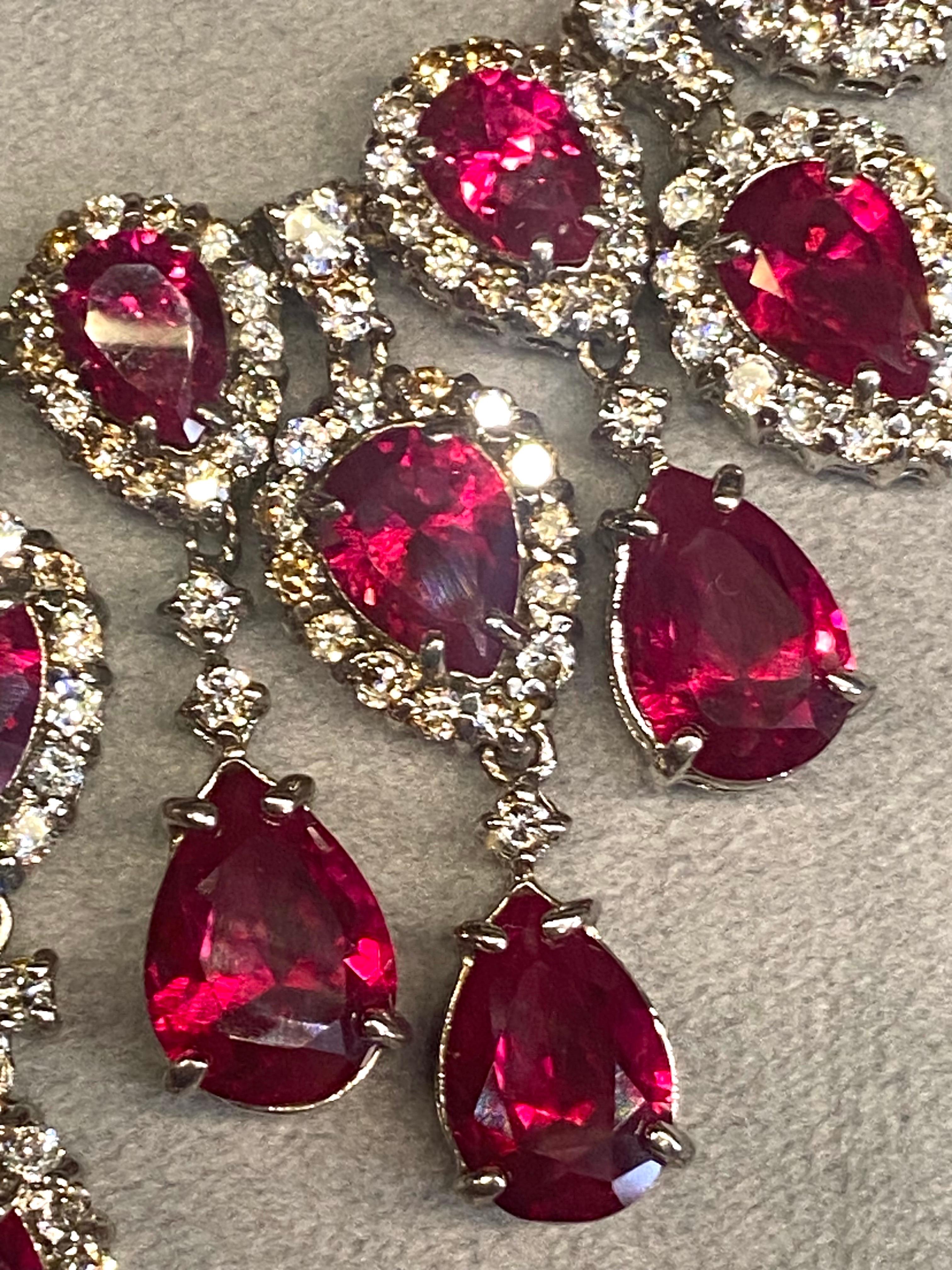 Elegante Rubin & CZ Teardrop Statement-Halskette aus dem Labor im Angebot 4
