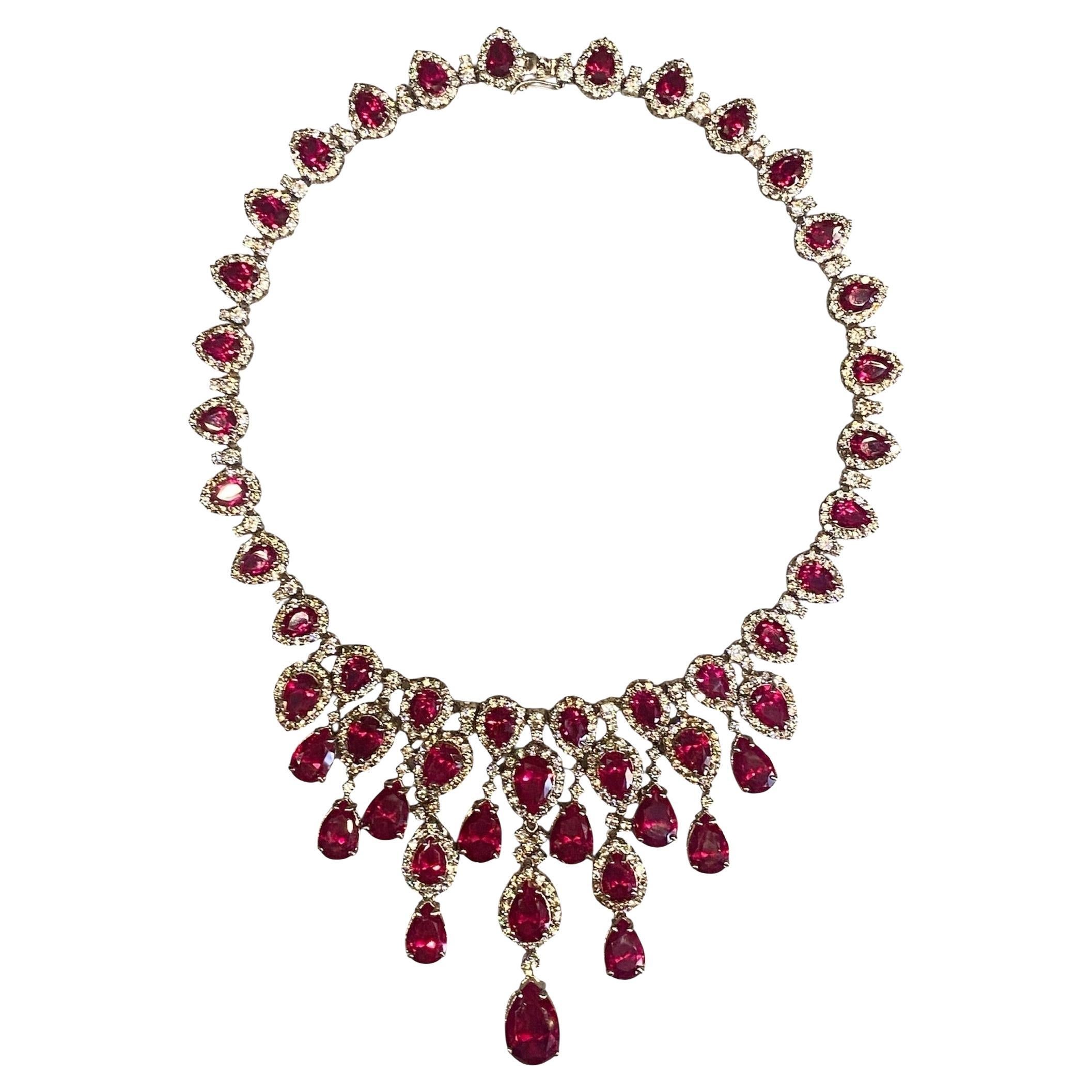 Elegante Rubin & CZ Teardrop Statement-Halskette aus dem Labor im Angebot