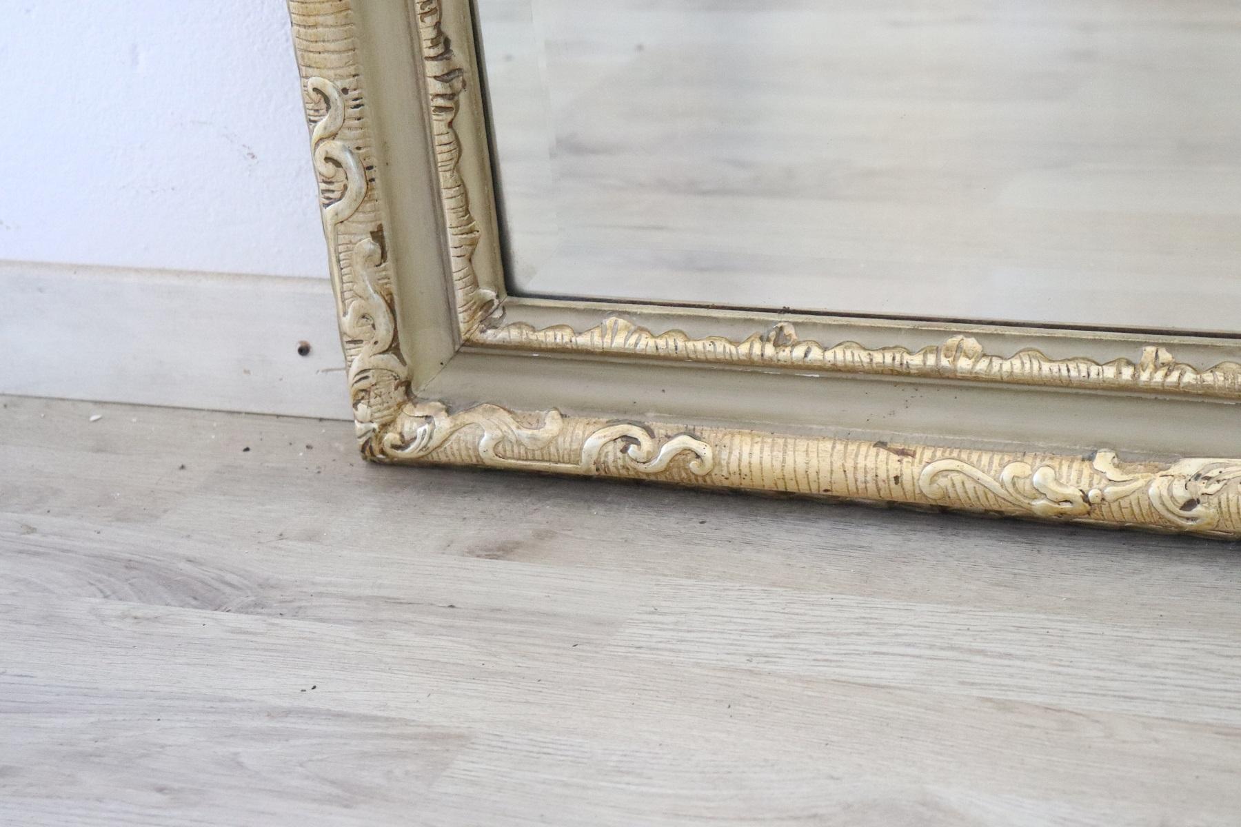 Elegant Lacquered and Gilded Wood Large Wall Mirror In Excellent Condition In Casale Monferrato, IT