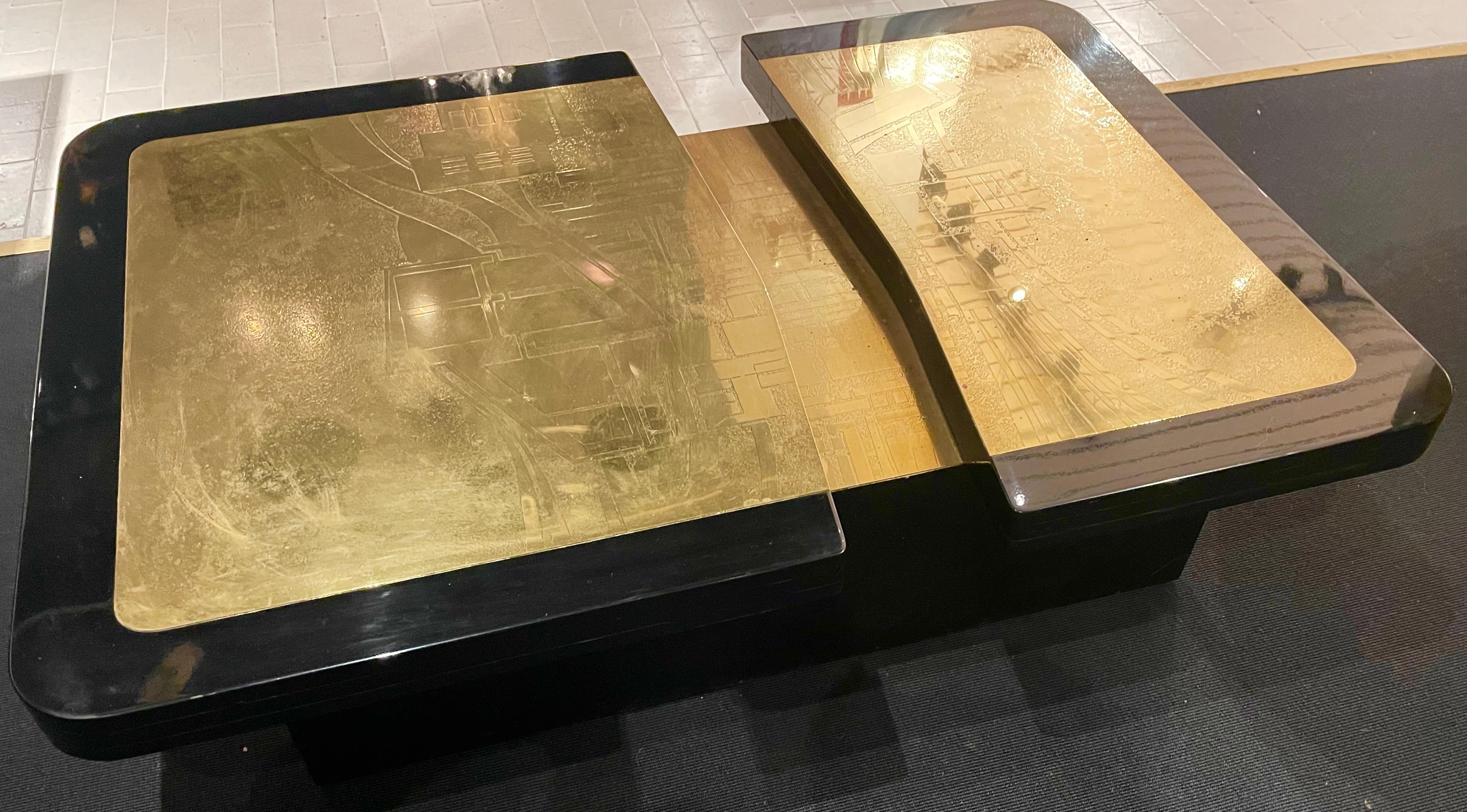 Late 20th Century Elegant Lacquered Resin Low Table With Carved Brass Top, Belgium 1980. For Sale