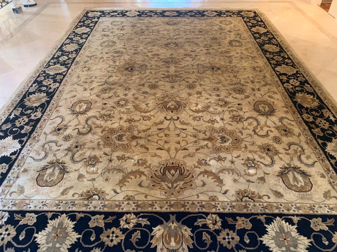 Indian Elegant Handmade in India Wool Oriental Area Rug in the Serapi Style