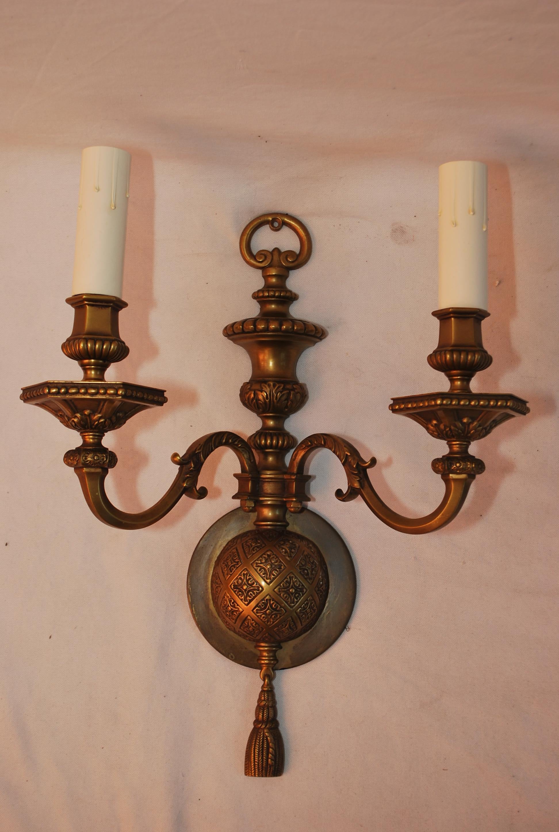 Elegant large 1920's brass sconces In Good Condition For Sale In Los Angeles, CA