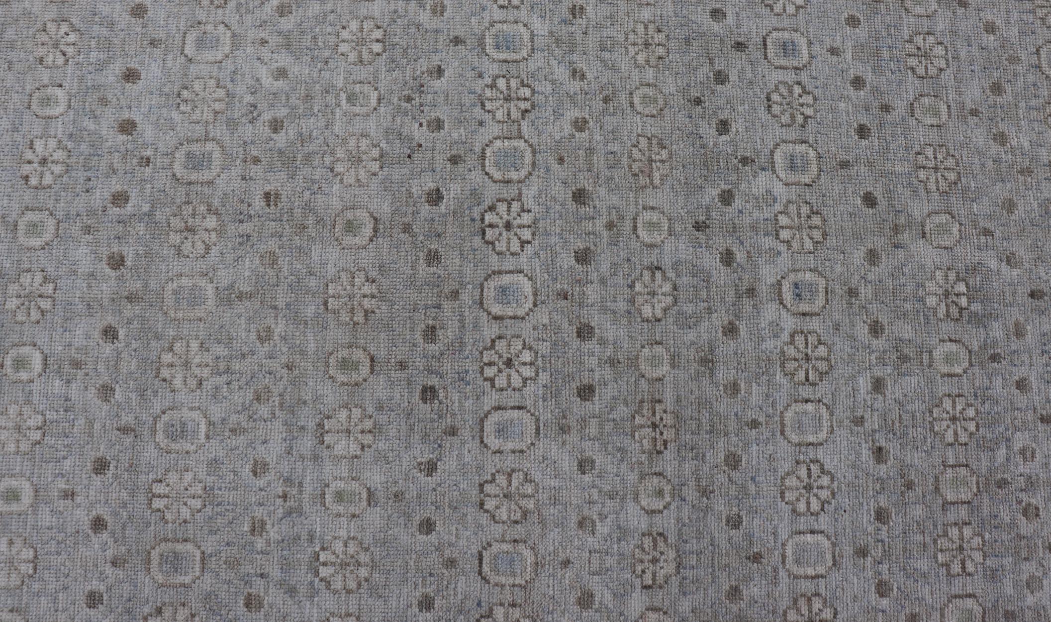 Eleganza: grande runner Khotan Gallery in grigio tenue e avorio sottile 5'1 x 17'9 in vendita 6