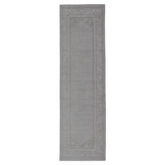 Eleganza: grande runner Khotan Gallery in grigio tenue e avorio sottile 5'1 x 17'9