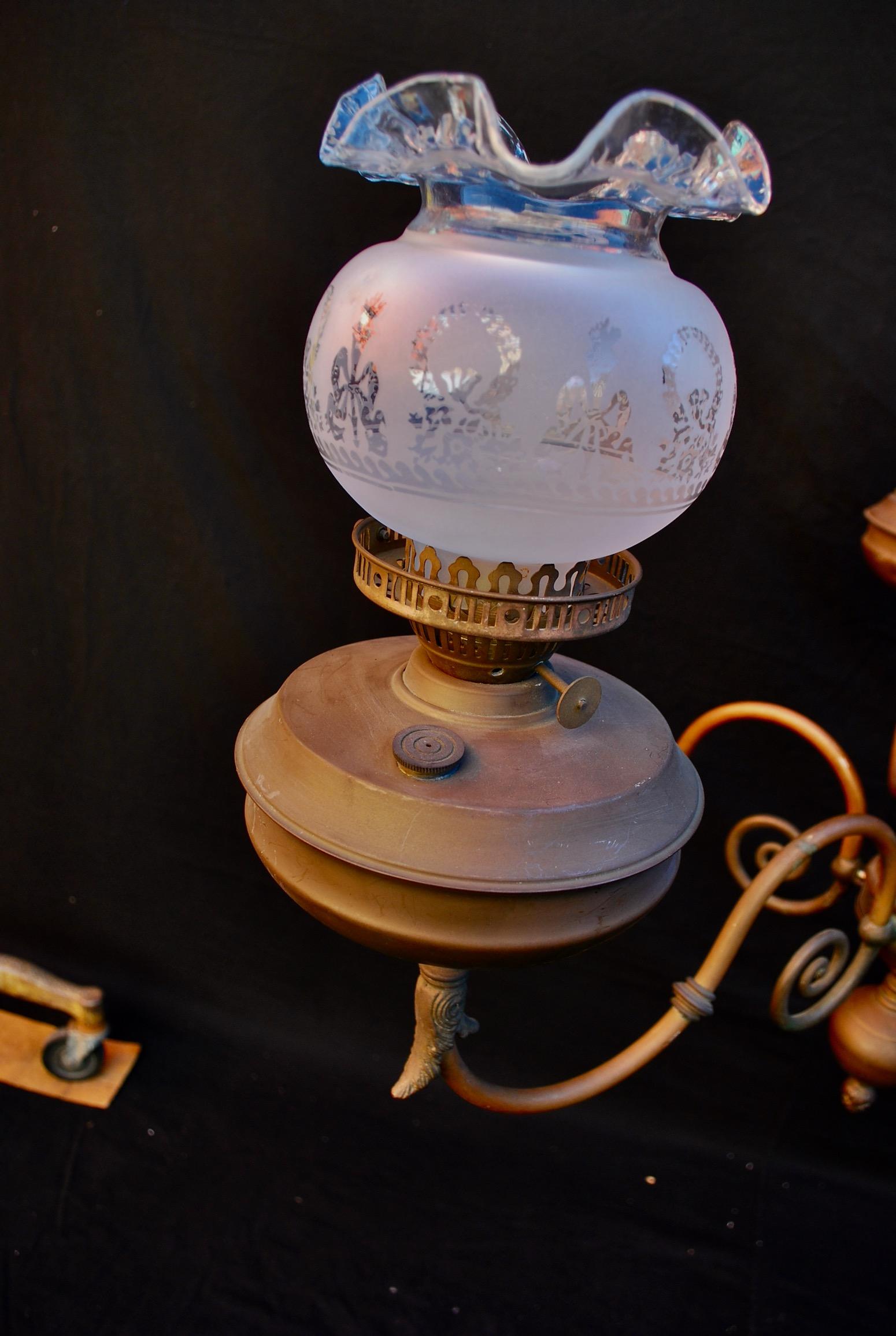 Fin du 20e siècle Elegance - Grand lustre en laiton de la fin du XIXe siècle en vente