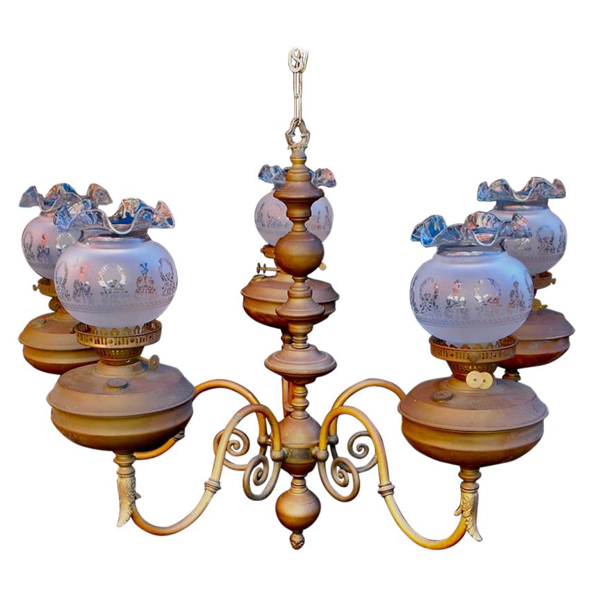 Elegante grande lampadario in ottone della fine del XIX secolo