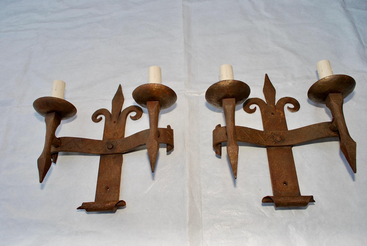 Elegant Large Pair of French 1920s Wrought Iron Sconces In Good Condition In Los Angeles, CA
