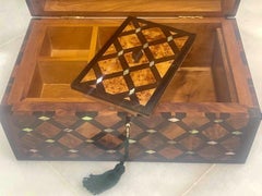 Elegante grande cassapanca in palissandro e madreperla del XIX secolo