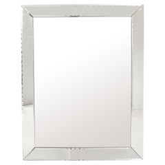 Elegante specchio smussato di grandi dimensioni 54,25 "H. x 42,25 "L. circa anni '40