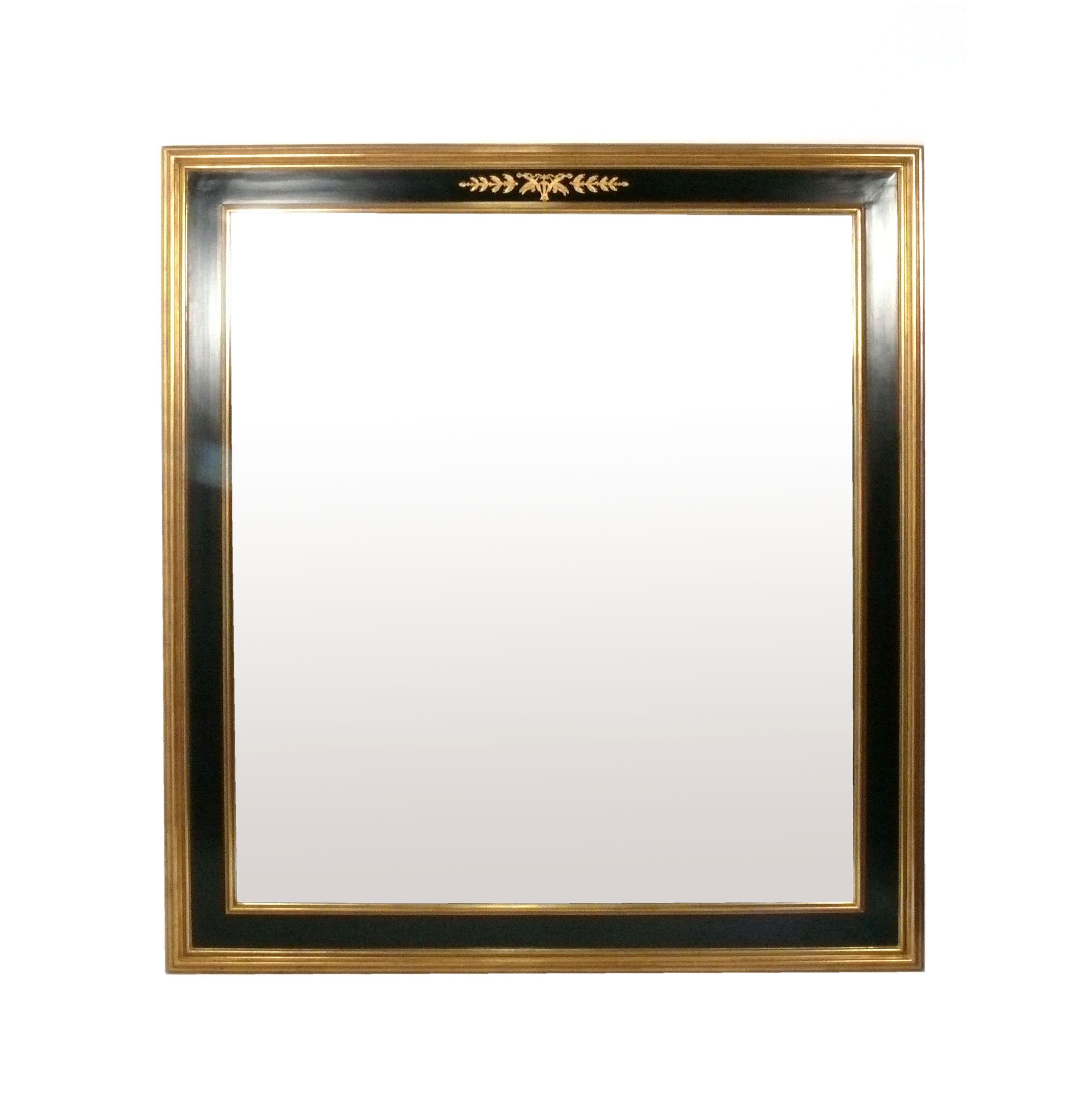 Elégants miroirs à grande échelle de style Hollywood Regency, américains, vers les années 1950. Ils sont vendus au prix de 2 750 dollars chacun. 