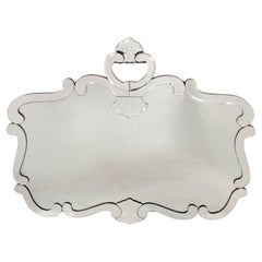 Elegante specchio veneziano di grandi dimensioni 62 "l x 49 "h.