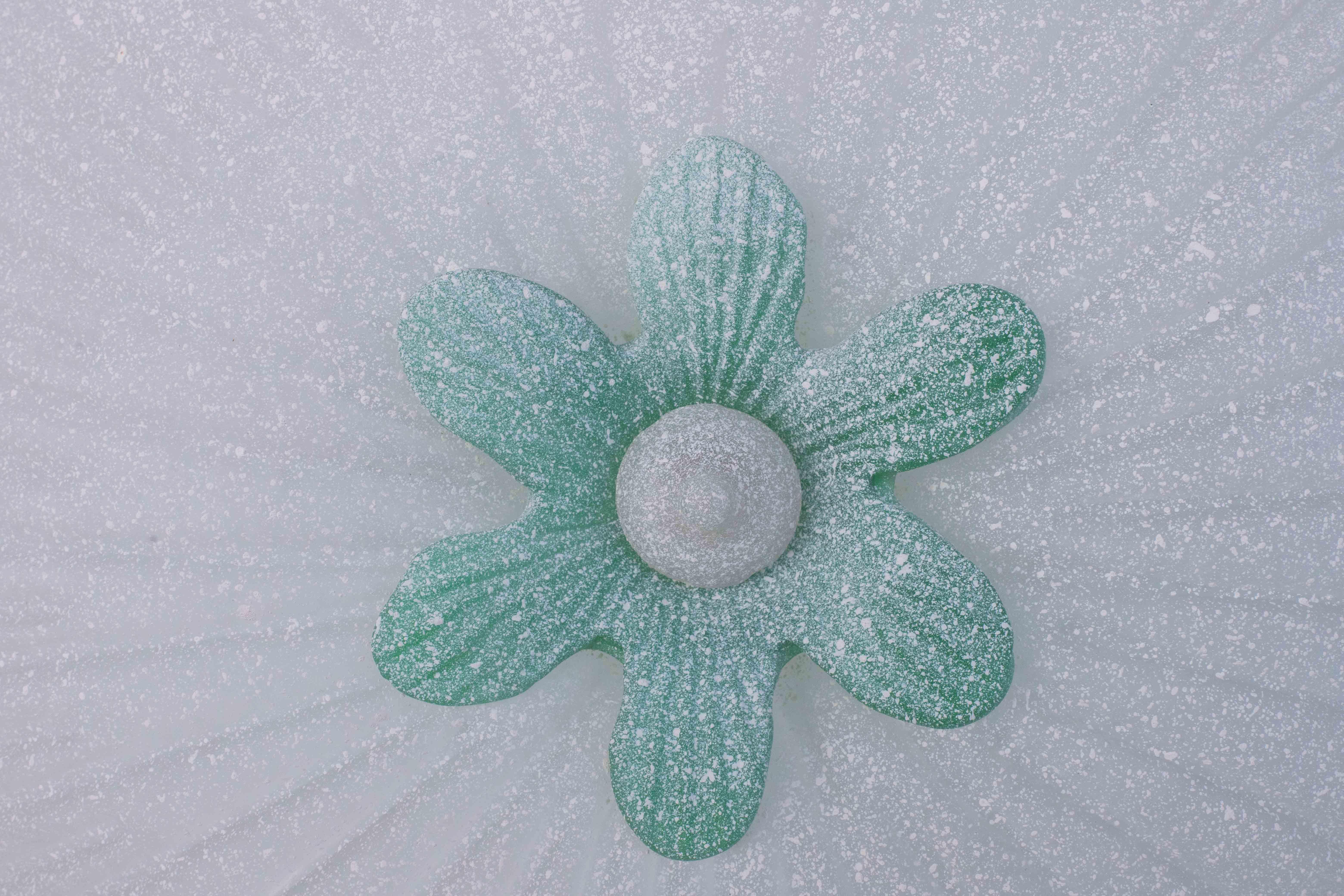 Eleganza di un fiore da soffitto di grandi dimensioni in Greene & Greene di Murano in vendita 2