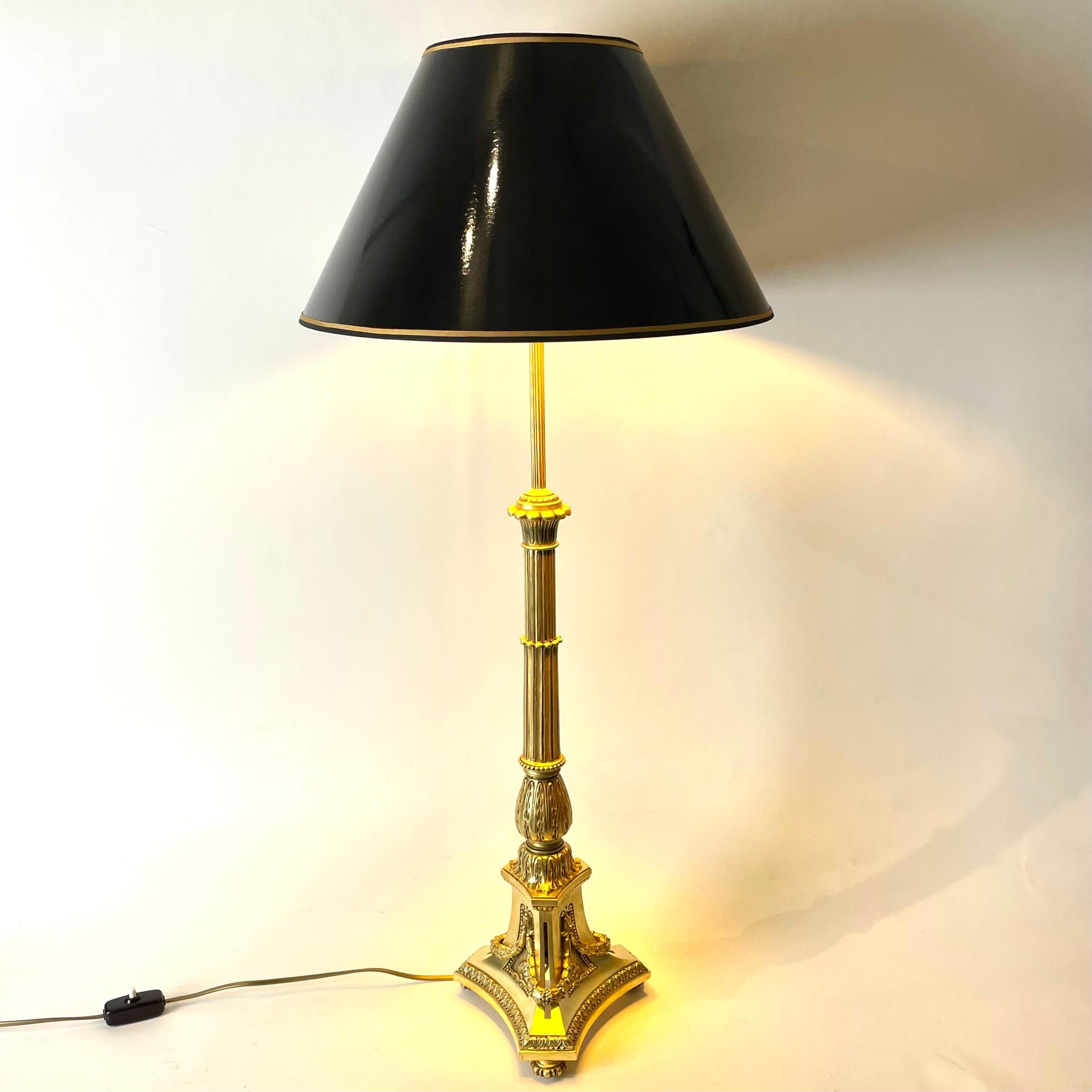 Louis XVI Elegant Large Table Lamp Gilt Bronze in the style of LouisXVI Early 20th Century For Sale