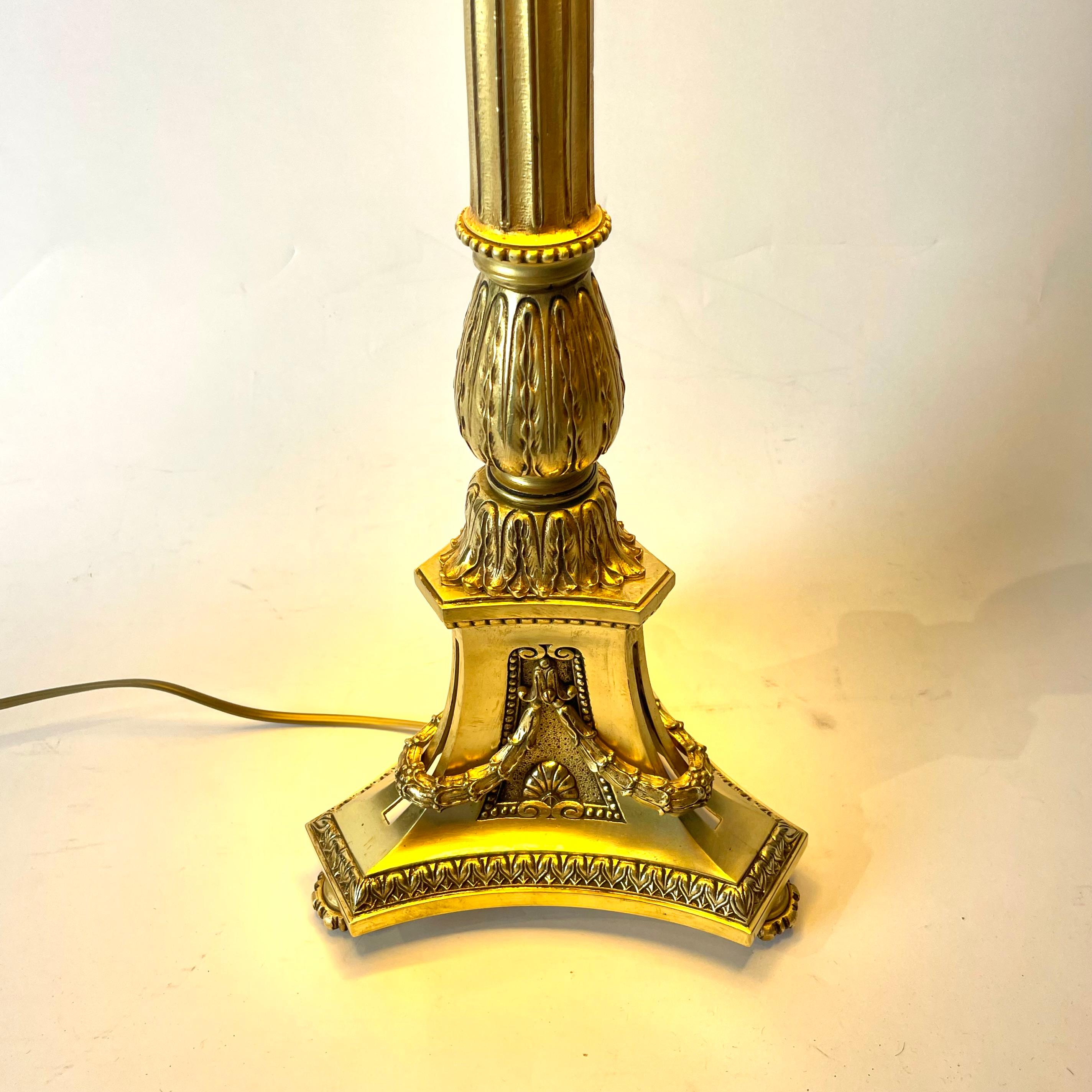 European Elegant Large Table Lamp Gilt Bronze in the style of LouisXVI Early 20th Century For Sale
