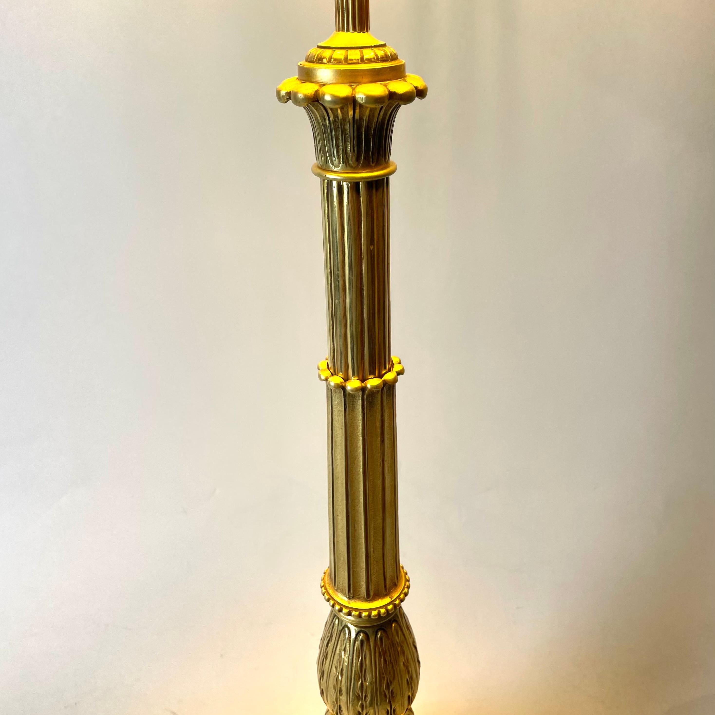Elegant Large Table Lamp Gilt Bronze in the style of LouisXVI Early 20th Century For Sale 1