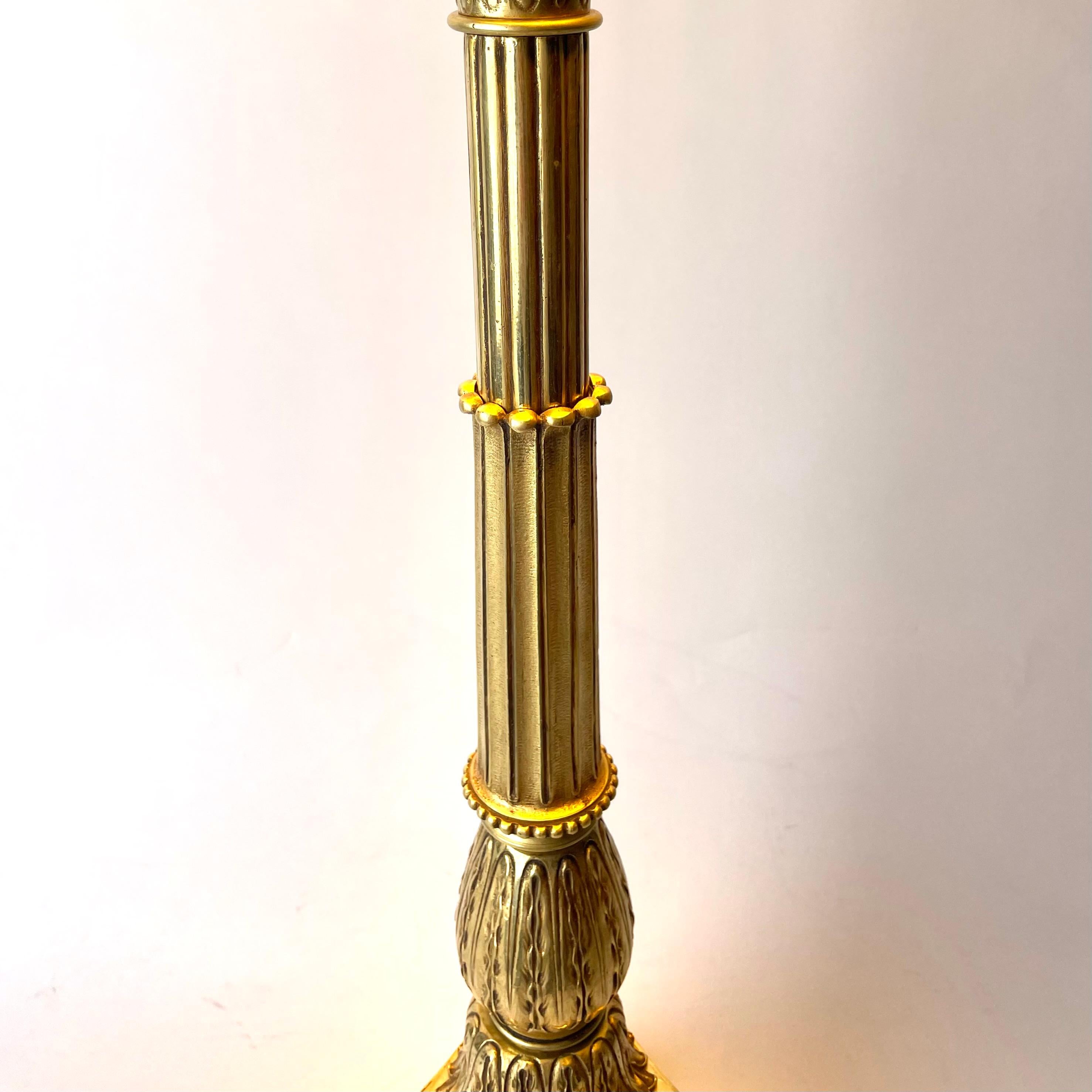 Elegant Large Table Lamp Gilt Bronze in the style of LouisXVI Early 20th Century For Sale 2
